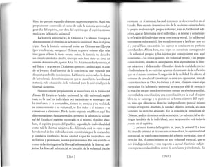 libre, ya que este segundo objeto es su propio espíritu. Aquí está
propiamente contenido el curso de toda la historia universal, el
gran día del espíritu, por obra del espíritu que el espíritu mismo
realiza en la historia universal.
La historia universal va de Oriente a Occidente. Europa es
absolutamente el término de la historia universal. Asia es el prin-
cipio. Para la historia universal existe un Oriente xatt[o¡i¡v
(por excelencia), aunque el Oriente es por sí mismo algo rela-
tivo; pues si bien la tierra es una esfera, la historia no describe
un círculo alrededor de ella, sino que más bien tiene un orto, un
oriente determinado, que es Asia. En Asia nace el sol exterior, el
sol físico, y se pone en Occidente; pero en cambio aquí es don-
de se levanta el sol interior de la conciencia, que expande por
doquiera un brillo más intenso. La historia universal es la doma
de la violencia desenfrenada con que se manifiesta la voluntad
natural; es la educación de la voluntad para lo universal y en la
libertad subjetiva.
Nuestro objeto propiamente se manifiesta en la forma del
Estado. El Estado es la idea universal, la vida universal, espiri-
tual, en la cual los individuos por nacimiento se sumergen con
la confíanza y la costumbre, tienen su esencia y su realidad,
su conocimiento y su voluntad, se dan valor a sí mismos y se
conservan a sí mismos. Por lo tanto importa establecer aquí dos
determinaciones fundamentales; primero, la substancia univer-
sal del Estado, el espíritu encerrado en sí mismo, el poder abso-
luto, el espíritu propio del pueblo; segundo, la individualidad
como tal, la libertad subjetiva. La diferencia está en esto: o que
la vida real de los individuos está constituida por la costumbre
y conducta irreflexiva de esa unidad o que los individuos son
reflexivos y personales, sujetos por sí mismos. En este sentido es
como debe distinguirse la libertad sabstancial delalibertad sub-
jetioa. La libertad substancial es la razón de la volunt ad (razón
cxistente en sí misma); la cual entonces se desenvuelve en el
Estado. Pero en esta determinación delarazínno existe todavía
la propia evidencia y la propia voluntad, esto es, la libertad sub-
jetiva, que se determina en el individuo a sí mismo y constituye
la reflexión del individuo en su conciencia moral. En la libertad
meramente substancial, los mandamientos y las leyes son en
sí y por sí fijos; en cambio los sujetos se conducen en perfecta
servidumbre. Ahora bien, esas leyes no necesitan corresponder
¿ la voluntad propia; y los sujetos por consiguiente son aquí
semejantes a los niños quienes, sin voluntad propia y sin propio
conocimiento, obedecen a sus padres. Mas al producirse la liber-
tad subjetiva y al descender el hombre desde la realidad exterior
a las honduras de su espíritu, aparece el contraste de la reflexión
que en sí misma contiene la negación de la realidad. En efecto, el
retirarse de la realidad constituye ya en sí una oposición, uno de
cuyos términos es Dios, lo divino, y el otro, el sujeto como algo
particular. En la historia universal se trata tan sólo de producir
la relación en que esos dos términos entran en absoluta unidad,
en verdadera conciliación, una conciliación en la cual el sujeto
libre no se sumerge y se pierde en la forma objetiva del espíri-
tu, sino que obtiene su derecho independiente, pero al mismo
tiempo el espíritu absoluto, la unidad objetiva cerrada, alcanza
también su derecho absoluto. En la conciencia inmediata de
Oriente, ambos términos están separados. Lo substancial se dis-
tingue también de lo individual; pero la oposición está todavía
puesta en el espíritu.
La primera forma del espíritu es, pues, la oriental. La base
del mundo oriental es la conciencia inmediata, la espiritualidad
sustancial, no ya el conocimiento del arbitrio particular, sino el
orto del Sol, el conocimiento de una voluntad esencial, que es
por sí independiente, y con respecto a la cual el arbitrio subjeti-
vo empieza conduciéndose como fe, confianza y obediencia. En
12661 1267 l
 