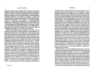 16 A RAZÃO NA HISTÓRIA INTRODUÇÃO 17
esquerda, mas também ao poeta da democracia. Assim como
inspirou o poeta da América do Norte, ele inspirou também o
filósofo da América. A filosofia inicial de Dewey é uma tradução do
método de Hegel em termos experimentais e, pensava Dewey,
científicos modernos. No processo de tradução, o velho texto
quase desaparecia. Mas muitos de seus princípios permanecem.
A fusão de pensamento e seu objetivo, o pensamento lógico
dinâmico, o progresso do pensamento do indeterminado ao
determinado, a necessidade do pensamento para a vida humana
–todos estes são elementos hegelianos em John Dewey. A exten-
são enciclopédica da filosofia de Dewey e sua efetividade na
civilização norte-americana também fazem lembrar da estatura
semelhante de Hegel em seu tempo e seu ambiente.
Naturalmente Hegel não teve influência em Kant, mas sua
influência foi profunda na filosofia kantiana. Hegel rejeita o pro-
grama de Kant de examinar a faculdade de compreensão antes de
examinar a natureza das coisas. Para ele, coisas e pensamentos
estão dialeticamente inter-relacionados. Hegel comparava o pro-
grama de Kant com o do escolástico que queria aprender a nadar
antes de se aventurar a entrar na água. Para H egel , o pensamento
reconhece as próprias coisas. Não há coisa "em si", deixada
incognoscida além do pensamento, nem mesmo Deus. Ao con-
trário, como lemos em nosso texto, não apenas temos a possibili-
dade, temos o dever de conhecê-lo.7 Pois, se as leis da lógica e
as da realidade estão juntas como dois aspectos do mesmo
processo, então a lógica é, ao mesmO tempo, uma doutrina de
realidade, ou ontologia. E os princípios, ou categorias, da lógica
são ao mesmo tempo os da realidade. As categorias lógicas são
as leis do mundo e as leis do mundo são as categorias lógicas.
Chegado a este ponto, Hegel precisava dar apenas mais um
passo para encarar a própria realidade como o pensamento de um
pensador e todo o sistema do mundo como uma teologia. O
pensador divino pensa o mundo; seu pensamento é, ao mesmo
tempo, o mundo e o seu processo de pensar o processo do
mundo. As leis da lógica, como as da mente divina, são a Razão.
7. RH, p. 16.
Como elas são ao mesmo tempo as do mundo, tudo que é real é
racional e tudo que é racional é real. E também, já que o
pensamento divino progride segundo suas próprias leis, que são
as leis do mundo, tudo que é deve ser e tudo é como deveria ser,
mas o que é real na existência é apenas aquilo que é divino nela.
Somente isto é o que se desenvolve. Tudo o mais é contingente
e deve perecer. O inter-relacionamento entre o real e o mera-
mente existente, o necessário e o contingente, vai em frente dia-
'eticamente: a tese e a antítese contradizem uma à outra e a
síntese preserva e continua o que vale a pena e é necessário nas
duas. O processo dialético é assim, ao mesmo tempo, lógico,
ontológico e cronológico. Tudo o que acontece no mundo tem não
apenas um significado temporal, mas também lógico e ontológico.
O temporal não é senão um aspecto do eterno e de sua estrutura
ontológica. Por outro lado, a realização no mundo faz algo para a
Idéia eterna. O espírito do Homem, a síntese da Idéia Natureza
divinas fazem a realidade indeterminada da Idéia determinada na
existência. Assim, ao pensar cada vez mais sobre o mundo e,
neste processo, desenvolvendo cada vez mais sua consciência,
ele faz a Idéia, ou seja, o Próprio divino pensador, cada vez mais
consciente de Si Mesmo. Tudo isto ocorre no passar de gerações
humanas, organizadas em Estados e nações, ou seja, em História
Assim, a História é a autodeterminação da Idéia em progresso, o
autodesenvolvimento do Espírito em progresso. Além disso,
como o Espírito é livre por sua natureza interior, a História é o
progresso da Liberdade.
Neste enredo um tanto complicado Hegel insere os fatos da
história. O fato principal, que parece confirmar sua tese, é que nas
civilizações Orientais passadas um era livre; na antigüidade
clássica, Grécia e Roma, alguns eram livres; e nas modernas civi-
lizaçõs germânicas e anglo-saxônicas, todos são livres. Assim,
ele constrói a história do mundo usando os quantificadores lógicos
que, felizmente, formam uma tríade apropriada ao tratamento
dialético. Mas o enredo bem arranjado não está muito de acordo
com a realidade histórica e por esta razão as Lições sobre a
Filosofia da História hoje raramente são lidas por inteiro. En-
tretanto, a tese apresentada na Introdução fundamentalmente é
muito boa: ela diz que a história é o avanço da liberdade. Essa tese
 
