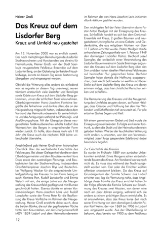 12
Heiner Groß
Das Kreuz auf dem
Lisdorfer Berg
Kreuz und Umfeld neu gestaltet
Am 13. November 2000 war es endlich soweit.
Das nach mehrjährigen Bemühungen des Lisdorfer
Stadtverordneten und Vorsitzenden des Vereins für
Heimatkunde, Heiner Groß, von der Stadt Saar-
louis neugestaltete Feldkreuz–Ensemble auf dem
Lisdorfer Berg, an der Gabelung der beiden Haupt-
feldwege, konnte an diesem Tag seiner Bestimmung
übergeben und eingesegnet werden.
Obwohl die Witterung alles andere als einladend
war, es regnete an diesem Tag unentwegt, waren
trotzdem erstaunlich viele Lisdorfer und Beteiligte
sowie Gäste zum Kreuz auf dem Lisdorfer Berg ge-
kommen, um an der schlichten Feier teilzunehmen.
Oberbürgermeister Hans–Joachim Fontaine be-
grüßte die Teilnehmer und dankte allen, die an der
Neugestaltung mitgewirkt hatten, insbesondere dem
Vorstand des Heimatkundevereins für seine Initiati-
ve und die Anregungen während der Planungs- und
Ausführungsphase. Mit der Übergabe dieses neu-
gestalteten Feldkreuzbereiches erhalte Lisdorf das
Wahrzeichen des Berges in ansprechender Form
wieder zurück. Er hoffe, dass dieses mehr als 110
Jahr alte Kreuz auch die nächsten 100 Jahre un-
beschadet überstehe.
Anschließend gab Heiner Groß einen historischen
Überblick über die wechselvolle Geschichte des
Feldkreuzes. Bei dieser Gelegenheit dankte er dem
Oberbürgermeister und dem Baudezernenten Hans
Diwo sowie den zuständigen Planungs- und Bau-
fachleuten bei der Stadtverwaltung, insbesondere
Grünflächenplaner Joachim Brys und Bautechni-
ker Wolfgang Wacker für die ansprechende Um-
feldgestaltung des Kreuzes. In den Dank bezog er
auch Klemens Port, Rudolf Lonsdorfer und Emma
Welsch mit ein, die einige Jahre vor der Neuge-
staltung das Kreuzumfeld gepflegt und mit Blumen
geschmückt hatten. Ebenso dankte er seinen Vor-
standskollegen Hans–Joachim Loris und Rudolf
Lonsdorfer sowie der Firma Peter für die Bepflan-
zung der Kreuz–Vorfläche im Rahmen der Neuge-
staltung. Heiner Groß erwähnte dabei auch, dass
die beiden Bänke, die auf der gepflasterten Fläche
hinter dem Kreuz stehen, von der Chorgemeinschaft
MGV 1859 Lisdorf und dem Heimatkundeverein
im Rahmen der von Hans-Joachim Loris initiierten
»Bank–Aktion« gestiftet wurden.
Den wichtigsten Teil der Feier übernahm dann Pa-
stor Anton Heidger mit der Einsegnung des Kreu-
zes. Schließlich handelt es sich bei dem Denkmal-
Ensemble mit Kreuz, 2 großen Bäumen und neu-
gestalteter Umringfläche um eine Gebets– und Ge-
denkstätte, die aus religiösen Motiven vor über
111 Jahren errichtet wurde. Pastor Heidger zitierte
anhand eines Zeitungsartikels vom 1. Februar 1949
den damaligen Lisdorfer Pastor, Dechant Josef
Spengler, der anlässlich einer Veranstaltung des
Lisdorfer Bauernvereins im Saale Breininger zugun-
sten des Kreuzes auf dem Lisdorfer Berg über den
Sinn und den hohen ideellen Wert eines Feldkreuzes
auf heimischer Flur gesprochen habe. Dechant
Spengler habe damals die Hoffnung ausgespro-
chen, dass »recht bald wieder an weithin sichtbarer
Stelle auf dem Lisdorfer Berg das Kreuz uns daran
erinnern möge, dass hier christliche Menschen wir-
ken und schaffen«.
Die Restaurierung des Kreuzes und die Neugestal-
tung des Umfeldes zeugten davon, so Pastor Heid-
ger, dass Glaube und Hoffnung bei den hier Wir-
kenden und Schaffenden tief verwurzelt sei. Für alle
erbat er Gottes Segen und Heil.
Mit einem gemeinsamen Gebet und Lied wurde die
Einsegnungsfeier beendet. Es folgte ein kleiner Um-
trunk, zu dem die Stadt und der Heimatkundeverein
geladen hatten. Wie bei der feuchtkalten Witterung
nicht anders zu erwarten, war der von Vorstands-
mitglied Josef Rupp gespendete Edelbrand dabei
besonders begehrt.
Zur Geschichte des Kreuzes
Es wurde im Frühjahr 1889 von zunächst Unbe-
kannten errichtet. Eines Morgens sahen vorbeifah-
rende Bauern das Kreuz. Am Vorabend war es noch
nicht da. Es muss also während der Nacht aufge-
stellt worden sein. Der oder die Errichter wollten
offenbar unbekannt bleiben. Da das Kreuz auf
Grundeigentum der Familie Schwarz aus Lisdorf
errichtet war, lag die Vermutung nahe, dass Ange-
hörige dieser Familie das Kreuz errichtet hatten. In
der Folge pflanzte die Familie Schwarz zur Einrah-
mung des Kreuzes zwei Akazien, von denen eine
nach ein paar Jahren einging, während sich die
andere zu einem prächtigen Baum entwickelte. Es
ist anzunehmen, dass das Kreuz kurze Zeit nach
seiner Errichtung von dem damaligen Lisdorfer Pa-
stor Karl Wehn, der von 1869 bis 1906 in Lisdorf
war, eingeweiht wurde. Aus der Überlieferung ist
bekannt, dass bereits vor 1900 zu dem Feldkreuz
 