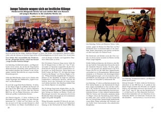 Zum dritten Mal veranstaltete der Förderver-
ein der „Klingenden Kirche“ Lisdorf das Konzert
„Junge Künstler-Festliche Klänge“.
Lisa Saterdag, künstlerische Leiterin, und Regional-
kantor Armin Lamar, der sie bei der Organisation
dieses Konzertes unterstützte, boten gemeinsam mit
den anderen Musikern den Zuhörern in der voll be-
setzten Lisdorfer Barockkirche ein anspruchsvolles
Konzertprogramm.
Unter den Mitwirkenden waren auch in diesem Jahr
wieder Preisträger des Wettbewerbs „Jugend musi-
ziert“ auf Bundesebene.
So auch der junge Solist Moritz Diedrich, 16 Jahre,
an der Mayer-Orgel. Er eröffnete das Konzert mit
der Fuge D-Dur BWV 532 von Johann Sebastian
Bach und der I. Fuge in B-Dur über den Namen
BACH op. 60 von Robert Schumann und präsen-
tierte sein großes musikalisches Können.
Jan Gabriel Augustin, 17 Jahre, brillierte an der
Klarinette sowohl beim Adagio aus dem Klarinet-
tenkonzert Nr. 1 f-Moll von Carl Maria von We-
ber, als auch im III. Satz aus dem Konzert in c-Moll
von Carl-Maria von Weber. Anschließend war er
noch als Sänger im Kinder- und Jugendchor Über-
herrn-Altforweiler zu hören.
Die Chorleiterin Susanne Zapp-Lamar hatte für
die 33 Sänger/innen im Alter von 7 bis 19 Jah-
ren Lieder in 4 Sprachen ausgewählt, die der Chor
eindrucksvoll vortrug. So waren zunächst Dona no-
bis pacem von Sonja Poorman, Gloria festiva von
Emily Crocker, der Psalm 121 „Ich hebe die Augen
hinauf zu den Bergen“ von Thomas Riegler zu hö-
ren - Philipp Schneider begleitete den Vortrag ein-
fühlsam an der Querflöte. Es folgte ein jüdisches
Friedenslied in hebräischer Sprache, welches die
Zuhörer durch das Violinspiel von Anne Lamar
noch stärker berührte. Den Abschluss bildete Clap
your Hands, Rejoice! von Andy Beck.
Die 22-jährige Sopranistin Angela Klein, ein Ge-
wächs aus diesem Kinderchor, zeigte anschließend
beim Vortrag von Werken von Rossini, Vivaldi und
Rheinberger souverän ihre gesamte stimmliche
Bandbreite. Dabei überzeugte sie mit wunderbaren
Legati und großer Klangfülle.
Philipp Schneider, ebenfalls 22 Jahre alt, der Lehr-
amt für Französisch und Musik mit Nebenfach
Gesang an der Hochschule für Musik (HfM) Saar
Junge Talente wagen sich an festliche Klänge
Förderverein Klingende Kirche lud zum dritten Mal zum Konzert
mit jungen Musikern in die Lisdorfer Kirche ein
Auch sie waren bei den dritten „festlichen Klängen“ zu hören: Der Kinder- und Jugendchor Überherrn-Altfor-
weiler unter der Leitung von Susanne Zapp-Lamar mit Klavierbegleitung von Armin Lamar. Foto: Harald Weiler
studiert, zeigte mit Stücken für Flöte Solo von Paul
Hindemith seine musikalische Reife an der Quer-
flöte. Später überzeugte er die Zuhörer als Bariton
mit dem Lied Lydia von Gabriel Fauré.
Die Solistinnen und Solisten sowie der Chor wur-
den von Armin Lamar souverän am Klavier und der
Mayer-Orgel begleitet.
Große Cellokunst bekamen die Zuhörer in drei Sät-
zen der Suite für Violoncello Solo Nr.4 es-Dur durch
den Studenten Masanori Tsuboi, 25 Jahre, gebo-
ten. Er hat gerade sein Masterstudium bei Prof.
Gustav Rivinius an der HfM Saar abgeschlossen
und studiert nun im Konzertexamen. Beeindruckend
meisterte er im Präludium die abwärtsgerichteten
Dreiklangsbrechungen und chromatischen Sech-
zehntelläufe und überzeugte in der Allemande und
Courante mit Virtuosität im italienischen Stil.
Lisa Saterdag, 21 Jahre und Bachelorstudentin bei
Prof. Joshua Epstein an der Hochschule für Musik
Saar, zeigte anschließend im Duo mit dem Cellis-
ten in der Sonate für Violine und Violoncello von
Maurice Ravel ihr außerordentliches kammermusi-
kalisches Können. In dem vielleicht bedeutendsten
Werk für Violine und Violoncello meisterten beide
im Allegro virtuos die Verarbeitung dreier Motive.
Im dritten Satz „Lent“ schufen sie dann zauberhaft
die vom Komponisten beabsichtigte bestechende
innere Ruhe. Dabei entlockten die Violinistin und
der Cellist ihren Instrumenten alle erdenklichen
Klangfarben.
Michael Schwedt, 19 Jahre, strebt ein Kirchenmu-
sikstudium an der HfM Saar an. Er spielte an der
Mayer-Orgel zunächst das Minuetto von Eugene
Gigout und beendete fulminant das Konzert mit
dem „Final“, dem III. Satz aus der Symphonie Nr.
1 in d-Moll op.42 von Felix Alexandre Guilmant.
Die Zuhörer bedankten sich zum Abschluss mit an-
haltendem Beifall und stehenden Ovationen bei
den Künstlern.	 (Manfred Boßmann, Fotos:Harald Weiler)
Lisa Saterdag, Violine und Masanori Tsuboi, Cello
Lisa Saterdag, künstlerische Leiterin, und Regional-
kantor Armin Lamar
36 37
 