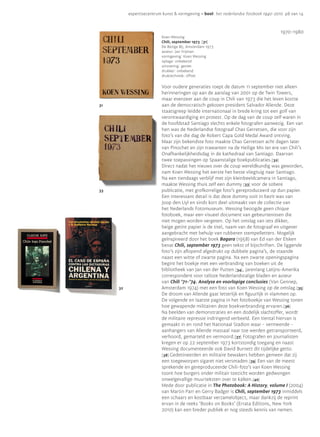 expertisecentrum kunst & vormgeving • bool: het nederlandse fotoboek 1940-2010 p8 van 14



                                                                                      1970—1980
                          Koen Wessing
                          Chili, september 1973 [31]
                          De Bezige Bij, Amsterdam 1973
                          auteur: Jan Vrijman
                          vormgeving: Koen Wessing
                          oplage: onbekend
                          uitvoering: geniet
                          drukker: onbekend
                          druktechniek: offset


                          Voor oudere generaties roept de datum 11 september niet alleen
                          herinneringen op aan de aanslag van 2001 op de Twin Towers,
                          maar evenzeer aan de coup in Chili van 1973 die het leven kostte
31                        aan de democratisch gekozen president Salvador Allende. Deze
                          staatsgreep leidde internationaal in brede kring tot een golf van
                          verontwaardiging en protest. Op de dag van de coup zelf waren in
                          de hoofdstad Santiago slechts enkele fotografen aanwezig. Een van
                          hen was de Nederlandse fotograaf Chas Gerretsen, die voor zijn
                          foto’s van die dag de Robert Capa Gold Medal Award ontving.
                          Maar zijn bekendste foto maakte Chas Gerretsen acht dagen later
                          van Pinochet en zijn trawanten na de Heilige Mis ter ere van Chili’s
                          Onafhankelijkheidsdag in de kathedraal van Santiago. Daarvan
                          twee toepassingen op Spaanstalige boekpublicaties.[32]
                          Direct nadat het nieuws over de coup wereldkundig was geworden,
                          nam Koen Wessing het eerste het beste vliegtuig naar Santiago.
                          Na een tiendaags verblijf met zijn kleinbeeldcamera in Santiago,
                          maakte Wessing thuis zelf een dummy [33] voor de sobere
33                        publicatie, met grofkorrelige foto’s gereproduceerd op dun papier.
                          Een interessant detail is dat deze dummy ooit in bezit was van
                          Joop den Uyl en sinds kort deel uitmaakt van de collectie van
                          het Nederlands Fotomuseum. Wessing beoogde geen chique
                          fotoboek, maar een visueel document van gebeurtenissen die
                          niet mogen worden vergeten. Op het omslag van iets dikker,
                          beige getint papier is de titel, naam van de fotograaf en uitgever
                          aangebracht met behulp van rubberen stempelletters. Mogelijk
                          geïnspireerd door het boek Bagara (1958) van Ed van der Elsken
                          bevat Chili, september 1973 geen tekst of bijschriften. De liggende
                          foto’s zijn aflopend afgedrukt op dubbele pagina’s, de staande
                          naast een witte of zwarte pagina. Na een zwarte openingspagina
                          begint het boekje met een verbranding van boeken uit de
                          bibliotheek van Jan van der Putten [34], jarenlang Latijns-Amerika
                          correspondent voor talloze Nederlandstalige bladen en auteur
                          van Chili ’71-’74. Analyse en voorlopige conclusies (Van Gennep,
     32                   Amsterdam 1974) met een foto van Koen Wessing op de omslag.[35]
                          De droom van Allende gaat letterlijk en figuurlijk in vlammen op.
                          De volgende en laatste pagina in het fotoboekje van Wessing tonen
                          hoe gewapende militairen deze boekverbranding ervaren.[36]
                          Na beelden van demonstraties en een dodelijk slachtoffer, wordt
                          de militaire repressie indringend verbeeld. Een tiental hiervan is
                          gemaakt in en rond het Nationaal Stadion waar – vermeende –
                          aanhangers van Allende massaal naar toe werden getransporteerd,
                          verhoord, gemarteld en vermoord.[37] Fotografen en journalisten
                          kregen er op 22 september 1973 kortstondig toegang en naast
                          Wessing documenteerde ook David Burnett dit tijdelijke getto.
                          [38] Gedetineerden en militaire bewakers hebben gemeen dat zij
                          een toegeworpen sigaret niet versmaden.[39] Een van de meest
                          sprekende en gereproduceerde Chili-foto’s van Koen Wessing
                          toont hoe burgers onder militair toezicht worden gedwongen
                          onwelgevallige muurteksten over te kalken.[40]
                          Mede door publicatie in The Photobook: A History, volume I (2004)
                          van Martin Parr en Gerry Badger is Chili, september 1973 inmiddels
                          een schaars en kostbaar verzamelobject, maar dankzij de reprint
                          ervan in de reeks ‘Books on Books’ (Errata Editions, New York
                          2010) kan een breder publiek er nog steeds kennis van nemen.
 