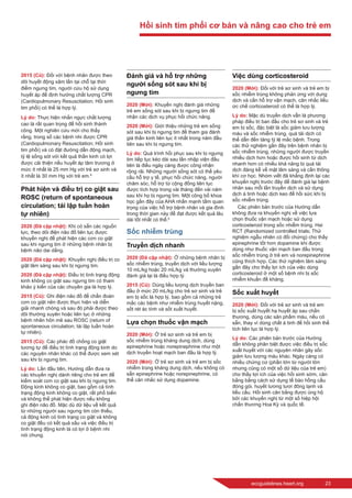 eccguidelines.heart.org	 23
2015 (Cũ): Đối với bệnh nhân được theo
dõi huyết động xâm lấn tại chỗ tại thời
điểm ngưng tim, người cứu hộ sử dụng
huyết áp để định hướng chất lượng CPR
(Cardiopulmonary Resuscitation; Hồi sinh
tim phổi) có thể là hợp lý.
Lý do: Thực hiện nhấn ngực chất lượng
cao là rất quan trọng để hồi sinh thành
công. Một nghiên cứu mới cho thấy
rằng, trong số các bệnh nhi được CPR
(Cardiopulmonary Resuscitation; Hồi sinh
tim phổi) và có đặt đường dẫn động mạch,
tỷ lệ sống sót với kết quả thần kinh có lợi
được cải thiện nếu huyết áp tâm trương ở
mức ít nhất là 25 mm Hg với trẻ sơ sinh và
ít nhất là 30 mm Hg với trẻ em.8
Phát hiện và điều trị co giật sau
ROSC (return of spontaneous
circulation; tái lập tuần hoàn
tự nhiên)
2020 (Đã cập nhật): Khi có sẵn các nguồn
lực, theo dõi điện não đồ liên tục được
khuyến nghị để phát hiện các cơn co giật
sau khi ngưng tim ở những bệnh nhân bị
bệnh não dai dẳng.
2020 (Đã cập nhật): Khuyến nghị điều trị co
giật lâm sàng sau khi bị ngưng tim.
2020 (Đã cập nhật): Điều trị tình trạng động
kinh không co giật sau ngưng tim có tham
khảo ý kiến của các chuyên gia là hợp lý.
2015 (Cũ): Ghi điện não đồ để chẩn đoán
cơn co giật nên được thực hiện và diễn
giải nhanh chóng và sau đó phải được theo
dõi thường xuyên hoặc liên tục ở những
bệnh nhân hôn mê sau ROSC (return of
spontaneous circulation; tái lập tuần hoàn
tự nhiên).
2015 (Cũ): Các phác đồ chống co giật
tương tự để điều trị tình trạng động kinh do
các nguyên nhân khác có thể được xem xét
sau khi bị ngưng tim.
Lý do: Lần đầu tiên, Hướng dẫn đưa ra
các khuyến nghị dành riêng cho trẻ em để
kiểm soát cơn co giật sau khi bị ngưng tim.
Động kinh không co giật, bao gồm cả tình
trạng động kinh không co giật, rất phổ biến
và không thể phát hiện được nếu không
ghi điện não đồ. Mặc dù dữ liệu về kết quả
từ những người sau ngưng tim còn thiếu,
cả động kinh có tình trạng co giật và không
co giật đều có kết quả xấu và việc điều trị
tình trạng động kinh là có lợi ở bệnh nhi
nói chung.
Đánh giá và hỗ trợ những
người sống sót sau khi bị
ngưng tim
2020 (Mới): Khuyến nghị đánh giá những
trẻ em sống sót sau khi bị ngưng tim để
nhận các dịch vụ phục hồi chức năng.
2020 (Mới): Giới thiệu những trẻ em sống
sót sau khi bị ngưng tim để tham gia đánh
giá thần kinh liên tục ít nhất trong năm đầu
tiên sau khi bị ngưng tim.
Lý do: Quá trình hồi phục sau khi bị ngưng
tim tiếp tục kéo dài sau lần nhập viện đầu
tiên là điều ngày càng được công nhận
rộng rãi. Những người sống sót có thể yêu
cầu hỗ trợ y tế, phục hồi chức năng, người
chăm sóc, hỗ trợ từ cộng đồng liên tục
được tích hợp trong vài tháng đến vài năm
sau khi họ bị ngưng tim. Một công bố khoa
học gần đây của AHA nhấn mạnh tầm quan
trọng của việc hỗ trợ bệnh nhân và gia đình
trong thời gian này để đạt được kết quả lâu
dài tốt nhất có thể.6
Sốc nhiễm trùng
Truyền dịch nhanh
2020 (Đã cập nhật): Ở những bệnh nhân bị
sốc nhiễm trùng, truyền dịch với liều lượng
10 mL/kg hoặc 20 mL/kg và thường xuyên
đánh giá lại là điều hợp lý.
2015 (Cũ): Dùng liều lượng dịch truyền ban
đầu ở mức 20 mL/kg cho trẻ sơ sinh và trẻ
em bị sốc là hợp lý, bao gồm cả những trẻ
mắc các bệnh như nhiễm trùng huyết nặng,
sốt rét ác tính và sốt xuất huyết.
Lựa chọn thuốc vận mạch
2020 (Mới): Ở trẻ sơ sinh và trẻ em bị
sốc nhiễm trùng kháng dung dịch, dùng
epinephrine hoặc norepinephrine như một
dịch truyền hoạt mạch ban đầu là hợp lý.
2020 (Mới): Ở trẻ sơ sinh và trẻ em bị sốc
nhiễm trùng kháng dung dịch, nếu không có
sẵn epinephrine hoặc norepinephrine, có
thể cân nhắc sử dụng dopamine.
Việc dùng corticosteroid
2020 (Mới): Đối với trẻ sơ sinh và trẻ em bị
sốc nhiễm trùng không phản ứng với dung
dịch và cần hỗ trợ vận mạch, cân nhắc liều
ức chế corticosteroid có thể là hợp lý.
Lý do: Mặc dù truyền dịch vẫn là phương
pháp điều trị ban đầu cho trẻ sơ sinh và trẻ
em bị sốc, đặc biệt là sốc giảm lưu lượng
máu và sốc nhiễm trùng, quá tải dịch có
thể dẫn đến tăng tỷ lệ mắc bệnh. Trong
các thử nghiệm gần đây trên bệnh nhân bị
sốc nhiễm trùng, những người được truyền
nhiều dịch hơn hoặc được hồi sinh từ dịch
nhanh hơn có nhiều khả năng bị quá tải
dịch đáng kể về mặt lâm sàng và cần thông
khí cơ học. Nhóm viết đã khẳng định lại các
khuyến nghị trước đây để đánh giá lại bệnh
nhân sau mỗi lần truyền dịch và sử dụng
dịch á tinh hoặc dịch keo để hồi sức khi bị
sốc nhiễm trùng.
Các phiên bản trước của Hướng dẫn
không đưa ra khuyến nghị về việc lựa
chọn thuốc vận mạch hoặc sử dụng
corticosteroid trong sốc nhiễm trùng. Hai
RCT (Randomized controlled trials; Thử
nghiệm ngẫu nhiên có đối chứng) cho thấy
epinephrine tốt hơn dopamine khi được
dùng như thuốc vận mạch ban đầu trong
sốc nhiễm trùng ở trẻ em và norepinephrine
cũng thích hợp. Các thử nghiệm lâm sàng
gần đây cho thấy lợi ích của việc dùng
corticosteroid ở một số bệnh nhi bị sốc
nhiễm khuẩn đề kháng.
Sốc xuất huyết
2020 (Mới): Đối với trẻ sơ sinh và trẻ em
bị sốc xuất huyết hạ huyết áp sau chấn
thương, dùng các sản phẩm máu, nếu có
sẵn, thay vì dùng chất á tinh để hồi sinh thể
tích liên tục là hợp lý.
Lý do: Các phiên bản trước của Hướng
dẫn không phân biệt được việc điều trị sốc
xuất huyết với các nguyên nhân gây sốc
giảm lưu lượng máu khác. Ngày càng có
nhiều chứng cứ (phần lớn từ người lớn
nhưng cũng có một số dữ liệu của trẻ em)
cho thấy lợi ích của việc hồi sinh sớm, cân
bằng bằng cách sử dụng tế bào hồng cầu
đóng gói, huyết tương tươi đông lạnh và
tiểu cầu. Hồi sinh cân bằng được ủng hộ
bởi các khuyến nghị từ một số hiệp hội
chấn thương Hoa Kỳ và quốc tế.
Hồi sinh tim phổi cơ bản và nâng cao cho trẻ em
 