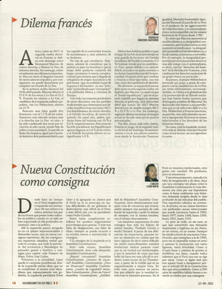 Dilema francés
A
hora, como en 2017, la
segunda vuelta electo­
ral en Francia se defi­
ne este domingo entre
Emmanuel Macron, de
centro-derecha, y Marine Le Pen, de
extrema derecha. Sin embargo, existe
actualmente una diferencia importan­
te: Macron tiene el desgaste natural
de varios años en el poder y, por con­
siguiente, no puede descartarse por
completo un triunfo de Le Pen.
En la primera vuelta electoral del
10 de abril pasado, Macron obtuvo el
27.8 % de los votos y Le Pen el 23.2
%. Pisando los talones a Le Pen, el
candidato de la izquierda radical o po­
pulista, Jan Luc Mélenchon, obtuvo
un 22 %.
Bastante más lejos quedó Eric
Zemmour, con el 7.1 % de los votos.
Zemmour está ubicado incluso más
a la derecha que Le Pen -si cabe- y
ha sido condenado dos veces por in­
citación al odio racial, siendo hijo de
judíos (¡vaya paradoja!). Su partido se
llama Reconquista, igual que el perío­
do histórico de la península ibérica que
fue seguido de la conversión forzosa
de musulmanes y, más adelante, de
su destierro.
No hay de qué extrañarse. Zem­
mour, además de considerar que la
política es para los hombres y que la
mujer debe quedarse cuidando del
hogar, promueve la teoría conspira-
cionista que sostiene que la llegada de
refugiados de origen musulmán y de
piel oscura -que, en realidad, huyen de
la guerra y del ham bre- es una “inva­
sión”premeditada para “reemplazar”
a la población blanca y cristiana de
Europa.
Con todo, los mayores perdedores
de estas elecciones son los partidos
tradicionales que dominaron por dé­
cadas la política francesa hasta 2017:
Los Republicanos, de centro-derecha,
y el Partido Socialista, de centro-iz­
quierda. En aquel año, ambos que­
daron fuera del balotaje con 20 % y
6,4 %, respectivamente. Pero esta vez
ha sido una debacle: los Republicanos
apenas llegaron al 4.8 % de los votos,
y el Partido Socialista obtuvo un in­
significante 1.8 %.
RODOLFO
SÁNCHEZ-AIZCORBE
Mélenchon hubiera podido ocupar
el lugar de Le Pen si un porcentaje no
muy grande de los votos del Partido
Socialista y del Partido Comunista (2.3
%) hubiese votado por su candidatu­
ra. Pero, quizás debido a su carácter
difícil, no pudo o no quiso convocar a
las demás izquierdas y perdió la opor­
tunidad. Un grave error que condute
a Francia a tener que optar, una vez
más, entre dos candidatos de derecha.
No obstante, la izquierda francesa
debe optar en esta segunda vuelta, sin
dudarlo, por Macron. La razón es que
el “frente republicano”, que en el pa­
sado impidió que llegara la extrema
derecha al gobierno, está ahora más
débil que nunca. En 2017 Macron
derrotó por un amplio margen (66.1
% a 33.9 %) a Le Pen. Sin embargo,
según las últimas encuestas, el margen
actual es de solo unos pocos puntos
porcentuales.
Por ello, ahora cada voto cuenta.
Francia se juega, en la segunda vuel­
ta electoral del domingo, el manteni­
miento o no de sus valores constitu­
tivos desde la Revolución Francesa:
igualdad, libertad y fraternidad. Agru­
pación Nacional (el partido de Le Pen)
es el producto de un aggiom am ento
del viejo fascismo, y su nacionalismo
étnico es incompatible con los valores
históricos de Francia desde 1789.
Es cierto que Macron representa al
neoliberalismo y su desigualdad con­
comitante, pero la alternativa en este
momento es mucho peor. La desigual­
dad que justifica el neoliberalismo es, a
fin de cuentas, económica y reversible.
Por el contrario, la desigualdad pro­
movida por el nacionalismo étnico va
más allá: rompe con el universalismo,
es decir, con los “derechos del hom ­
bre” de la Revolución Francesa, y los
cambia por los derechos exclusivos de
un grupo étnico en particular.
Al parecer, el propio Mélenchon lo
entiende así, pues, a pesar de com ­
partir con la candidatura de Le Pen
un cierto soberanism o, euroescep-
ticism o, la crítica a la globalización
y la prom oción de un Estado nacio­
nal más fuerte (todos asuntos que
distinguen a ambos de M acron), ha
declarado con fuerza a sus partida­
rios que ni un solo voto debe ir a Le
Pen. Mélenchon y Francia Insumisa,
su partido, son radicalmente opues­
tos a Agrupación Nacional en tem as
relacionados a los derechos de las
m inorías étnicas.
En suma, toda la izquierda, inclusi­
ve la radical, debería votar por Macron
como el mal menor, así sea tapándose
la nariz *
Nueva Constitución
como consigna CARLOS
LEÓN MOYA
D
esde hace un tiempo
en el Perú imaginación
e izquierda son antóni­
mos. No me refiero a la
esfera artística (un par
de escritores que posan como radica­
les en público cuando en su vida no
han organizado ni rifa profondos no
cuentan), sino a la política.
Allí la izquierda parece atrapada
ya no en planes impronunciables y
demandas vacías, sino en meras con­
signas repetitivas. Ah, las consignas:
esa espantosa simpleza verbal que
todo lo arruina, que todo lo pervier­
te. Así arruinaron a Mariátegui: de
pensador genial y herético a con­
signa para repetir cada Primero de
Mayo. Pobre José Carlos.
Volvamos a la actualidad. Lejos
queda la campaña presidencial don­
de la izquierda emitía ideas que no
se cumplirían: al menos eran ideas.
Ahora que supuestamente son go­
bierno, la izquierda partidaria (Perú
Libre y la agrupada en Juntos por
el Perú) ya ni se preocupa en eso.
Las dificultades de ser gobierno la
desbordaron: más difícil en el Perú,
y más difícil aún con un presidente
como Pedro Castillo.
Entre tanta complicación co­
tidiana les quedará seguramente
poco tiempo para pensar. Y ante esa
falta de imaginación, esa falta de
ideas, siempre se puede recurrir a
su versión menor y entristecida: la
consigna.
Y la consigna de la izquierda es la
Asamblea Constituyente.
Ante cada suceso, Asamblea
Constituyente. Ante cada demanda,
Asamblea Constituyente.
¿Repsol contaminó? Asamblea
Constituyente. ¿Intento de vacan­
cia? Asamblea Constituyente. ¿Paro
en Huancayo? Asamblea Constitu­
yente. ¿Lesión de Lapadula? Asam­
blea Constituyente. ¿Paro en Cusco?
Asamblea Constituyente. ¿Infideli­
dad de Miyashiro? Asamblea Cons­
tituyente. Ante absolutamente cual­
quier cosa de coyuntura que ocurra,
saldrá siempre una persona de cada
bando de izquierda a pedir lo mismo
de siempre, con la misma tozudez,
con el mismo aburrimiento.
Los máximos exponentes de esta
consigna han sido los líderes de
ambos bandos, Vladimir Cerrón y
Anahí Durand. A pesar de sus dife­
rencias en trayectoria, parecen te­
ner un elem ento en común que los
hace capaces de decir tanto ridículo
sin sentir remordimiento: vanidad
intelectual. Ambos parecen creer
que sí, en verdad son intelectuales,
y que la cantidad de cosas que han
leído los hace ver más allá de lo evi­
dente, como Leono de los Thunder-
cats, a pesar de lo risible que es su
argumentación a simple vista. En
todo caso, para m atizar mi juicio,
hay que admitir que la vanidad in­
telectual es bastante peruana. En el
Perú no tenem os intelectuales, sino
gente con vanidad. No producen,
pero se envanecen.
Y ese envanecimiento, sumado a la
falta de imaginación y de ideas, hace
que una consigna tan plana como la
Asamblea Constituyente A Cada Mo­
mento sea vista por sus impulsores
como si fuese realmente una histó­
rica demanda surgida desde lo más
profundo de las entrañas del pueblo.
Una repetición robótica se convier­
te, de pronto, en un clamor histórico
con profundas causas estructurales
que puede rastrearse hasta el 2000,
hasta 1977, hasta 1968, hasta 1930,
hasta 1821, hasta 1532.
Lo peor de todo, en mi caso, es
que han convertido una demanda
im portante y legítima en un chiste,
en un eructo, en un meme. Siempre
he estado a favor de una nueva Cons­
titución, que reemplace a la de 1993,
pero me es imposible tomar en serio
a quienes la promueven con tanta
ligereza, tanta frivolidad. Como si
el país fuese a cambiar de pronto al
modificar sus leyes, cuando todos
sabemos que el Perú rara vez se rige
por estas. Como si algún mal que
nos aqueja fuese a desaparecer por­
que el artículo 83 de la Constitución
dice que está prohibido. Como si 200
años de república fallida fuesen a re­
vertir su rumbo por una consigna»
1 8 HILDEBRANDT EN SUS TRECE I I 22-04- 2022
 