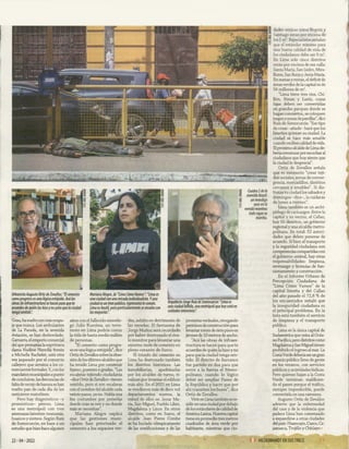 Urbanista Augusto Ortiz de Zevallos: "El cemento
como progreso es una lógica estúpida. Acá las
obras de infraestructura se hacen para que te
acuerdes de quién las hizo y no para que la ciudad
tenga sentido".
Mariana Alegre, de "Lim a Cómo Vamos": "Lim a es
una ciudad con una m irada individualista. Y una
ciudad es un bien público, representa lo común.
Lim a es hostil, pero particularm ente se ensaña con
las mayorías".
Cuadra 2 de la
avenida Brasil:
un mendigo
yace en la
vereda mientras
todo sigue su
marcha.
Arquitecto Jorqe Ruiz de Somocurcio: "Lim a es
una ciudad fallida, una metrópoli que hoy está en
cuidados intensivos".
Grau, ha vuelto con más empu­
je que nunca. Los ambulantes
de La Parada, en 1a avenida
Aviación, se han desbordado.
Gamarra, el emporio comercial
del que presumía la exprimera
dama Nadine Heredia frente
a Michelle Bachelet, está otra
vez jaqueado por el comercio
callejero que arruina a los co­
merciantes formales. Y, con los
mandatos municipales apunto
de concluirse, las denuncias de
falta de recojo debasura se han
vuelto pan de cada día de los
noticieros matutinos.
Pero hay diagnósticos -y
pronósticos- peores. Lima
es una metrópoli con tres
amenazas latentes: tsunamis,
huaicos y sismos. Según Ruiz
de Somocurcio, en base a un
estudio que hizo hace algunos
años con el fallecido sismólo­
go Julio Kuroiwa, un terre­
moto en Lima podría costar
la vida de hasta medio millón
de personas.
“El cemento como progre­
so es una lógica estúpida”, dice
Ortiz deZevallos sobre la obse­
sión delos últimos alcaldes que
ha tenido Lima por construir
bypass, puentes o gradas. “Las
escaleras tejiendo ciudadanía
-dice Ortiz deZevallos- tienen
sentido, pero si son escaleras
con el nombre del alcalde cada
veinte pasos, ya no. Había una
fea costumbre por ponerlas
donde más se ven y no donde
más se necesitan”.
Mariana Alegre explica
que las gestiones muni­
cipales han priorizado el
cemento a los espacios ver­
des, asfalto en detrimento de
las veredas. El fantasma de
Jorge Muñoz será recordado
por haber destrozado el óva­
lo monitor para levantar una
enorme mole de cemento en
pleno corazón de Surco.
El triunfo del cemento en
Lima ha destrozado también
los distritos históricos. Las
inmobiliarias, apadrinadas
por los alcaldes de tumo, ri­
valizan por levantar el edificio
más alto. En el 2021 en Lima
se vendieron más de doce mil
departamentos nuevos, la
mitad de ellos en Jesús Ma­
ría, San Miguel, Pueblo Libre,
Magdalena y Lince. En otros
distritos, como en Surco, el
alcalde Jean Pierre Combe
se ha burlado olímpicamente
de las zonificadones y de las
protestas vecinales, otorgando
permisos de construcdón para
levantartorres desiete pisos en
jirones de 10 metros de ancho.
“Acá las obras de infraes­
tructura se hacen para que te
acuerdes de quién la hizo y no
para que la ciudad tenga sen­
tido. El distrito de Barranco
fue partido en dos para que
entre a la fuerza el Metro­
politano, cuando lo lógico
debió ser ampliar Paseo de
la República y hacer que por
ahí transiten los buses”, dice
Ortiz de Zevallos.
Viviren Limatambién es re­
sidir en una dudad por debajo
de los estándares de calidad de
América Latina Nuestra capital
tiene en promedio tres metros
cuadrados de área verde por
habitante, mientras que ciu­
dades vecinas como Bogotá y
Santiago están por encima de
los 5 m2. Especialistas señalan
que el estándar mínimo para
una buena calidad de vida de
los ciudadanos debe ser 9 m2.
En Lima solo cinco distritos
están por encima de esa valla:
Santa María, San Isidro, Mira-
flores, San Borjay Jesús María.
En sumas y restas, el déficit de
áreas verdes de la capital es de
56 millones de m2.
“Lima tiene tres ríos, Chi­
llón, Rímac y Lurín, cuyas
fajas deben ser convertidas
en grandes parques donde se
hagan conciertos, se coloquen
juegosyzonas deparrillas”,dice
Ruiz de Somocurcio. “Ese tipo
de cosas -añade- hará que los
limeños quieran su ciudad. La
ciudad se hace más amable
cuando recibes calidad devida.
Elpróximo alcalde de Lima dé­
bala comenzarpor escuchar al
ciudadano que hoy siente que
la ciudad lo desprecia”.
Ortiz de Zevallos señala
que es necesario “crear teji­
dos sociales, zonas de conver­
gencia, mercadillos, distritos
cercanos y amables”. Si dis­
frutas tu ciudad los sábados y
domingos -dice-, la cuidarás
de lunes a viernes”.
Lima también es un archi­
piélago de cacicazgos. Entre 1a
capital y su vecino, el Callao,
hay 50 distritos, un gobierno
regional y una alcaldía metro­
politana. En total: 52 autori­
dades que deben ponerse de
acuerdo. Si bien el transporte
y la seguridad ciudadana son
competencias compartidas con
el gobierno central, hay otras
responsabilidades: limpieza,
serenazgo y licencias de fun­
cionamiento y construcción.
En el Informe Urbano de
Percepción Ciudadana de
“Lima Cómo Vamos” de la
capital limeña y del Callao
del año pasado el 72,8 % de
los encuestados señaló que
la inseguridad ciudadana es
el principal problema. En la
lista está también el servicio
de limpieza y el transporte
público.
Lima es la única capital de
Sudamérica que mira al Océa­
no Parifico, pero distritos como
Magdalenay San Migueltienen
prohibido el ingreso al mar. La
CostaVerdedeberíaserungran
espacio público lleno de gente
en los veranos, con servicios
públicos y actividades lúdicas.
Pero quienes bajan a la Costa
Verde terminan maldicien­
do el paseo porque el tráfico,
siempre imprededble, puede
convertirla en una ratonera.
Augusto Ortiz de Zevallos
advierte que la enfermedad
del caos y de la violencia que
padece lim a han comenzado
a expandirse a otras ciudades
del país: Huancayo, Cusco, Ca-
jamarca, Trujillo y Chiclayo •
22 04 2022 HILDEBRANDT EN SUSTRECE
 