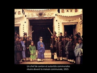 Un chef de canton et autorités communales
réunis devant la maison communale, 1915
 