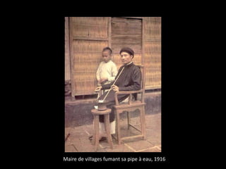 Maire de villages fumant sa pipe à eau, 1916
 