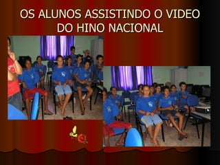 OS ALUNOS ASSISTINDO O VIDEO DO HINO NACIONAL 