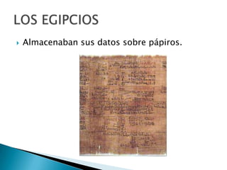    Almacenaban sus datos sobre pápiros.
 