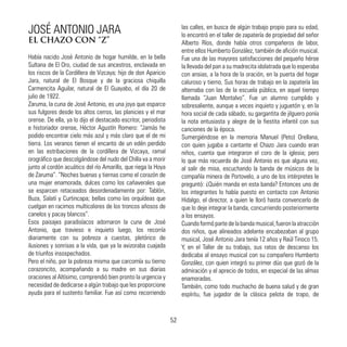 JOSÉ ANTONIO JARA
EL CHAZO CON “Z”
Había nacido José Antonio de hogar humilde, en la bella
Sultana de El Oro, ciudad de sus ancestros, enclavada en
los riscos de la Cordillera de Vizcaya; hijo de don Aparicio
Jara, natural de El Bosque y de la graciosa chiquilla
Carmencita Aguilar, natural de El Guayabo, el día 20 de
julio de 1922.
Zaruma, la cuna de José Antonio, es una joya que esparce
sus fulgores desde los altos cerros, las planicies y el mar
orense. De ella, ya lo dijo el destacado escritor, periodista
e historiador orense, Héctor Agustín Romero: “Jamás he
podido encontrar cielo más azul y más claro que el de mi
tierra. Los veranos tienen el encanto de un edén perdido
en las estribaciones de la cordillera de Vizcaya, ramal
orográfico que descolgándose del nudo del Chilla va a morir
junto al cordón acuático del río Amarillo, que riega la Hoya
de Zaruma”. “Noches buenas y tiernas como el corazón de
una mujer enamorada, dulces como los cañaverales que
se esparcen retaceados desordenadamente por: Tablón,
Buza, Salatí y Curtincapa; bellas como las orquídeas que
cuelgan en racimos multicolores de los troncos añosos de
canelos y pacay blancos”.
Esos paisajes paradisíacos adornaron la cuna de José
Antonio, que travieso e inquieto luego, los recorría
diariamente con su pobreza a cuestas, pletórico de
ilusiones y sonrisas a la vida, que ya la avizoraba cuajada
de triunfos insospechados.
Pero el niño, por la pobreza misma que carcomía su tierno
corazoncito, acompañando a su madre en sus diarias
oraciones al Altísimo, comprendió bien pronto la urgencia y
necesidad de dedicarse a algún trabajo que les proporcione
ayuda para el sustento familiar. Fue así como recorriendo
las calles, en busca de algún trabajo propio para su edad,
lo encontró en el taller de zapatería de propiedad del señor
Alberto Ríos, donde había otros compañeros de labor,
entre ellos Humberto González, también de afición musical.
Fue una de las mayores satisfacciones del pequeño héroe
la llevada del pan a su madrecita idolatrada que lo esperaba
con ansias, a la hora de la oración, en la puerta del hogar
caluroso y tierno. Sus horas de trabajo en la zapatería las
alternaba con las de la escuela pública, en aquel tiempo
llamada “Juan Montalvo”. Fue un alumno cumplido y
sobresaliente, aunque a veces inquieto y juguetón y, en la
hora social de cada sábado, su gargantita de jilguero ponía
la nota entusiasta y alegre de la fiestita infantil con sus
canciones de la época.
Sumergiéndose en la memoria Manuel (Peto) Orellana,
con quien jugaba a cantante el Chazo Jara cuando eran
niños, cuenta que integraron el coro de la iglesia; pero
lo que más recuerda de José Antonio es que alguna vez,
al salir de misa, escuchando la banda de músicos de la
compañía minera de Portovelo, a uno de los intérpretes le
preguntó: ¿Quién manda en esta banda? Entonces uno de
los integrantes lo había puesto en contacto con Antonio
Hidalgo, el director, a quien le lloró hasta convencerlo de
que lo deje integrar la banda, concurriendo posteriormente
a los ensayos.
Cuando formó parte de la banda musical, fueron la atracción
dos niños, que alineados adelante encabezaban al grupo
musical, José Antonio Jara tenía 12 años y Raúl Tinoco 15.
Y, en el Taller de su trabajo, sus ratos de descanso los
dedicaba al ensayo musical con su compañero Humberto
González, con quien integró su primer dúo que gozó de la
admiración y el aprecio de todos, en especial de las almas
enamoradas.
También, como todo muchacho de buena salud y de gran
espíritu, fue jugador de la clásica pelota de trapo, de
52
 