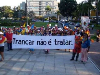  2002, diversas portarias:
 251  PNASH
 336  Distinção entre os CAPS: CAPS I, CAPS i II,
CAPS ad II, CAPS III
 816  Programa Nacional de Atençao Comunitária
Integrada a Usuários de Alccol e outras Drogas.
 2004, portaria– atenção a usuários de álcool e
outras drogas
luisfiliped@yahoo.com.br
 