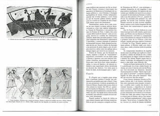 1
• Grécia

3. Dioniso em seu carro naval. Pintura sobre skypos em vaso ático, c. 500 a.c. (Bolonha).

putas políticas que puseram um fim ao domínio dos Tiranos, levaram à intervenção
dos
guerreiros da Maratona na formulação dos assuntos públicos e, com Clístenes, à fundação
da República de Atenas. Porém, independentemente das revoltas políticas, a nova forma
de arte da tragodia ganhou terreno, aperfeiçoou-se e tomou-se a matéria de uma competição teatral (agon) nas Dionisíacas.
Paralelamente,
porém talvez mais remotas em suas origens, as peças satíricas desenvolveram-se como uma espécie independente. Vieram do Peloponeso, e seu pioneiro literário foi Pratinas de Fleio. A sátira, tida como
"a mais difícil tarefa do decoro", uniu-se à tragédia, atreveu-se a zombar dos sentimentos
sublimes, dando-lhes um estilo grotesco. Como
parte integrante das Dionisíacas, representava
o anticlímax, o retomo relaxante às planícies
do demasiado humano. Quão abrupta essa descida deveria ser, ficava a critério da discrição
e da auto ironia do poeta trágico, pois ele próprio escrevia a sátira como um epílogo para a
trilogia trágica que inscrevia no concurso.
Frínico de Atenas, que foi discípulo de
Téspis, ampliou a função do "respondedor"
(hypokrites), investindo-o de um duplo papel
e fazendo-o aparecer com uma máscara masculina e feminina, alternadamente.
Isto significava que o ator devia fazer várias entradas e
saídas, e a troca de figurino e de máscara sublinhava uma organização cênica introduzida
no decorrer dos cânticos. Um outro passo à
frente foi dado, da declamação para a "ação".

Ésquilo

4. Cortejo bacântico: Hefestos com o martelo de ferreiro. Dioniso e a Musa da Comédia com fuso e cântaro' Mársias
com flauta dupla. Desenho de A. L. Millin (1808), segundo um vaso figurado, em vermelho, do Louvre, em Paris.

'É a Ésquilo que a tragédia grega antiga
deve a perfeição artística e formal, que permaneceria um padrão para todo o futuro. Como
seu pai pertencesse à nobreza proprietária de
terras de Elêusis, Ésquilo tinha acesso direto à
vida cultural de Atenas. Em 490 a.C. participou da batalha de Maratona, e foi um dos que
abraçaram apaixonadamente
o conceito democrático da polis. Sua lápide louva a bravura dele
na batalha, mas nada diz a respeito de seus méritos como dramaturgo.
Ésquilo ganhou os louros da vitória na
agon teatral somente após diversas tentativas.
Sabe-se que ele começou a competir na Gran-

de Dionisíaca em 500 a.c. com tetralogias, a
unidade obrigatória de três tragédias e uma
peça satírica concludente. Os registros não nos
contam que trabalhos ele inscreveu no concurso quando foi derrotado por Pratinas e Coérilo;
toda a sua obra anterior a 472 a.c., quando Os
Persas foi encenada pela primeira vez, está
perdida. De acordo com cronistas
antigos,
Ésquilo escreveu ao todo noventa tragédias;
destas, setenta e nove títulos chegaram até nós,
mas dentre eles conservaram-se
apenas sete
peças.
Em Os Persas, Ésquilo dedicou-se a um
tema local que havia sido tratado, quatro anos
antes, por Frínico em sua famosa As Fenicias.
Deliberadamente
convidava
à comparação
com a obra anterior ao começar Os Persas com
o primeiro-verso
de As Fenicias. Com essa
trilogia, seguida pela peça satírica Prometeu,
o Portador do Fogo, Ésquilo ganhou o primeiro prêmio. A Péricles, então com vinte e
cinco anos, coube a honrosa tarefa de premiar
o coro.
Os componentes
dramáticos da tragédia
arcaica eram um prólogo que explicava a história prévia, o cântico de entrada do coro, o relato
dos inensageiros na trágica virada do destino e
o lamento das vítimas. Ésquilo seguia essa estrutura. A princípio, ele antepunha ao coro dois
atores e, mais tarde, como Sófocles, três.
O plano de fundo intelectual de Os Persas
é a glorificação
da jovem cidade-Estado
de
Atenas, tal como é vista da corte real da Pérsia,
que fora derrotada
em Salamina.
Quando
Atossa pergunta ao corifeu: "Quem rege os gregos, quem os governa?", a resposta expressa o
orgulho do autor pela polis ateniense: "Eles
não são escravos, não têm senhor".
O que Atossa, Antígona, Orestes ou Prometeu sofrem não é um destino individual.
Sua sorte representa uma situação excepcional, o conflito entre o poder dos deuses e a
vontade humana, a impotência
do homem
contra os deuses, amplificada num acontecimento monstruoso.
Isto irrompe em sua força mais elementar em Prometeu Acorrentado.
O filho dos Titãs, que roubou o fogo dos céus
e o trouxe para os mortais, eleva o seu lamento na "abóbada resplandecente"
sobre a arena
do teatro: "Eu te invoco, ó venerável Mãe Terra, e invoco a ti, círculo de chamas onividente:
• 107

 