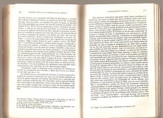 216 HISTÓRIA SOCIAL DA CRIANÇA E DA FAMÍLIA
dos dois noivos; ou o casamento de Filipe dc Macedônia * pintado
pelo mesmo Guillaume Vrelant, na história do bom Rei Alexandre
em que, atras do padre, no tímpano da porta da igreja, se percebe
uma cena esculpida que mostra um marido batendo na mulher Nos
séculos XVI e XVII, não se representava mais a cerimônia do casa-
mento - a nao ser no caso de reis e príncipes. Ao contrário, preferia-
se evocar os aspectos familiares da festa, quando os parentes os ami-
gos e os vizinhos se reuniam em torno dos noivos. Em Gérard David
ja vemos o banquete de núpcias (“As Bodas de Caná" do Louvre)
Em outros pintores vemos' o cortejo que acompanha os noivos: em
.
,l ' a " 0lva
,
de braço dado com o pai, seguida por um grupo de
crianças, chega a igreja diante da qual a espera o noivo. Em Moli-
mer , a cerimonia já acabou e o cortejo deixa a igreja - à esquerda o
no!Vo entre seus pajens, e à direita, a noiva coroada (mas ainda não
vestida de branco: a cor do amor era ainda o vermelho, como nos or-
namentos sacerdotais) entre suas damas de honra - ao som de gaitas
de fole, enquanto uma menina atira moedas na frente da noiva Cer-
tas coleçoes de gravuras de “trajes habituais" ou “trajes diversos” do
Hm do século XVI ou início do século XVII muitas vezes mostram o
noivo ou a noiva com seus pajens e damas de honra: nessa época, o
traje de casamento torna-se mais específico (sem ser ainda o unifòr-
me branco usado do século XIX até nossos dias), ao menos por cer-
tos detalhes. E há uma tendência em apresentar esses detalhes como
características dos costumes de uma determinada região.
F inalmente, todas as pequenas cenas maliciosas do folclore en-
traram na iconografia: por exemplo, o deitar dos noivos ou o levan-
tar da mãe que deu à luz.
Da mesnja forma, à cerimônia do batismo, os artistas passaram a
preferir as reuniões tradicionais em casa: os convidados bebendo ao
voltar da igreja enquanto um menino toca flauta, ou a visita das vizi-
nhas a mãe que acaba de dar à luz. Ou então, vemos costumes folcló-
ricos mais difíceis de identificar, como uma cena de Molenaer 41
em
que uma mulher carrega uma criança no meio de brincadeiras gros-
seiras, enquanto as damas da assistência cobrem a cabeça com o ves-
tida.
Guillaume Vreluuí. “Histoire du bon roi Alexandre", Petit Palais, ms. 546 P> 8
V ie do samie Cmhorme , Bibliothèque nalionale, ms. frs. 6449 fV 17
39 Stellíi, Cabinei des Esiampes, Da 44 h-K p, 40.
40 D. Mülinier, museu de Genebra.
41 Abraham Bosse. “O deitar dos recém-casados". Molenaer, "Les relevailles", mu-
seu de Lille. Brakenburgh, O despertar da noiva* museu de LilJe,
AS IMAGENS DA FAMlLlA 217
Não devemos interpretar esse gosto pelas festas mundanas ou
folclóricas das quais a malícia não estava ausente, assim como ta
pouco estava ausente da linguagem das pessoas de bem, como urn -
Sal de indiferença religiosa: simplesmente, enfattzava-se o caraterfa-
miliar e social da ocasião, mais do que seu carater sacramental Nos
naíses do Norte, onde os temas da família eram extremamente difun-
didos uma pintura muito significativa de J. Steen " mostra-nos a
nova interpretação familiar do folclore ou da devoção tradicional. Já
tivemos a ocasião de frisar a importância nos costumes do Ancien
Regime das grandes festas coletivas, e insistimos na Part‘cl P^° d
^
s
Scas que se misturavam aos adultos: toda uma sociedade inteira-
mente diversa se reunia nessas ocasiões, feliz por estar junta, Mas
festa descrita por Steen não é mais exatamente
iuventude em que as crianças se comportavam um tanto como m
*J
J
vos no dia das saturnais, em que desempenhavam um PaPel f
j
xa
^
nela tradição ao lado dos adultos. Aqui, ao contrario, os adultos or-
ganizaram a festa para distrair as crianças: é a festa de Sao Nicolau
o ancestral de nosso Papai Noel. Steen reproduz a cena no momento
em que os pais ajudam as crianças a achar os brinquedos que ^ha-
viam escondido para elas nos cantos da casa. Algumas cnançasja
contraram os seus. Algumas meninas seguram bonecas Outras segu-
ram baldes cheios de brinquedos, e há sapatos espalhados pelo chão
rbrinquedos já seriam escondidos nos sapatos, esses sapatos que as
cri ancas dos séculos XIX e XX colocariam diante da lareira na vés-
pera de Natal? Não se trata mais de uma grande festalootatwj,
<
de uma festa de família em sua intimidade; e, conseqdentemente, essa
concentração da família é prolongada por uma contraçao da família
em torno das crianças. As festas da família tornam-se as festas da in-
fância, Hoje, o Natal tornou-se a maior, e poderíamos dízer aumca
festa do ano, comum tanto aos ateus como aos religiosos. O Natal
não*tinha essa importância nas sociedades do Regime pois
enfrentava a concorrência da festa de Reis, que erai muito
Mas o extraordinário sucesso do Natal nas sociedades mdustna
contemporâneas, às quais repugnam cada vez mais as grandes festas
coUUvas devei a s2u caráter familiar, obtido graças à sua associa-
ção coma festa de São Nicolau: a pintura de Steen mostra-nos que,
na Holanda do século XVII, já se festejava Sao Nicolau como o Pa-
nai Noel” - ou o “menino Jesus” - na França de hoje, com o mesmo
moderno de infância e da família, da mfancra denrro da
família.
42 J. Steen. “La Samt-Nicolas”, reproduzido em Gerson n» 87.
 