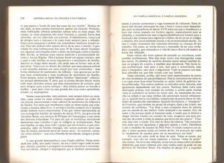 258 HISTÓRIA SOCIAL DA CRIANÇA E DA FAMÍLIA
to que separa o fundo da casa das casas da rua vizinha”. Muitas ve-
zes, aliás, as duas janelas iluminavam apenas um cômodo. Portanto,
essas habitações urbanas possuíam apenas uma ou duas peças. No
campo, as casas pequenas nao eram maiores, e, quando havia dois
cômodos, um era reservado aos animais. Evidentemente, tratava-se
de abrigos para o repouso e às vezes (nem sempre) para a refeição,
Essas casas pequenas e pobres não preenéhiam nenhuma função so-
cial. Elas não podiam nem mesmo servir de lar para a família. A gra-
vidade da crise habitacional dos anos 50 de nosso século forneceu-
nos algumas informações sobre o efeito da habitação sobre a família.
Sem dúvida, as pessoas eram menos sensíveis à promiscuidade du-
rante o Ancien Régime. Mas é preciso haver um espaço mínimo, sem
o qual a vida familiar se torna impossível e o sentimento da família,
descrito ao longo deste estudo, não pode nem se formar nem se de-
senvolver. Vemo-nos no direito de concluir que essas pessoas pobres
e mal alojadas sentiam um amor banal por suas criancinhas - essa
forma elementar do sentimento da infância - mas ignoravam as for-
mas mais complicadas e mais modernas do sentimento da família.
Eram sempre, como na Idade Média, famílias “silenciosas”, silencio-
sas porque elementares, Ê certo que os jovens deviam deixar muito
cedo esses cômodos únicos que hoje chamaríamos de cortiços, quer
para emigrar para outros cortiços - dois irmãos juntos ou marido e
mulher - quer para viver na casa grande dos ricos como aprendizes,
criados ou empregados.
Nessas casas grandes, nem palácios, nem sempre Hotels*ou man-
sões, casas rurais ou casas urbanas ocupando apenas um andar de
um imóvel, encontramos o meio cultural do sentimento da infância e
da família, Foi nelas que recolhemos todas as observações que cons-
tituem a matéria deste livro, A primeira família moderna foi a família
desses homens ricos e importantes. È ela que vemos representada na
rica iconografia familiar de meados do século XVII, nas gravuras de
Abraham Bosse, nos retratos de Philippe de Champaigne, e nas cenas
dos pintores holandeses. Foi para ela que os moralistas educadores
escreveram seus tratados e que os colégios se multiplicaram. Para
essa família, ou seja, para todo o grupo que eia formava, e que com-
preendia, além da família conjugal, nao outros parentes (pois esse
tipo de família patriarcal devia ser muito raro) - no máximo, talvez,
um irmão solteiro - mas uma clientela de servidores, amigos e prote-
gidos.
A casa grande desempenhava uma função pública. Nessa socie-
dade sem cafés, sem public houses, ela era o único lugar onde os ami-
gos, clientes, parentes e protegidos se podiam encontrar e conversar.
Aos servidores, clérigos e empregados que aí residiam permanente-
DA FAMÍLIA MEDIEVAL À FAMÍLIA MODERNA 259
mente, é preciso acrescentar a vaga incessante de visitantes. Estes úl-
timos não deviam preocupar-se com a hora e nunca eram despacha-
dos, pois os educadores do século XVII achavam que a freqüência e a
hora das visitas impedia um horário regular, especialmente para as
refeições, e consideravam essa irregularidade»bastante funesta para a
formação das crianças para legitimar o hábito de enviá-las ao colégio
a despeito dos inconvenientes morais e da promiscuidade escolar. As
idas e vindas constantes dos visitantes distraíam as crianças de seu
trabalho. Em suma, as visitas davam a impressão de ser uma verda-
deira ocupação, que comandava a vida da casa e ditava até mesmo as
horas das refeições.
Essas visitas não eram apenas.de amizade ou mundanas, eram
também profissionais. Mas elas eram muito mal distinguidas umas
das outras. Os clientes do cartório durante muito tempo também fo-
ram os amigos do notário, e também seus devedores. Não havia lo-
cais profissionais, nem para o juiz, nem para o comerciante, nem
para o banqueiro, nem para o negociante. Tudo se passava nos mes-
mos cômodos em que eles viviam com sua família.
Esses cômodos, porém, não eram mais especializados do ponto
de vista doméstico do que profissional. Eles se comunicavam entre si,
e as casas mais ricas eram formadas no andar nobre de galerias e sa-
las enfileiradas. Nos outros andares, os cômodos eram menores, mas
igual mente dependentes uns dos outros. Nenhum deles tinha uma
desti nação precisa, com exceção da cozinha, e, ainda assim, muitas
vezes se cozinhava na lareira da maior sala. As instalações da cozi-
nha na cidade e nas casas médias não permitiam muitos refinamen-
tos, e, quando havia convidados, compravam-se pratos feitos no ven-
dedor de assados das redondezas. Quando Hortensius, o “preceptor”
de Francion, quis receber um grupo de amigos, disse a seu criado, seu
homem de confiança: “Vai dizer a meu compadre dono da taberna
que me mande do seu melhor vinho moscatel e um assado. Ora, ele
assim o fez porque sendo já bastante tarde, e vendo que os últimos a
chegar haviam trazido um tocador de viola, imaginou que seria pre-
ciso dar de comer a todas as pessoas que havia em seu quarto”. Fran-
cion saiu com o criado. Em casa do dono da taberna “não encontra-
mos nada que nos agradasse, e pegamos apenas o vinho. Decidimos
ir até o vendedor de assados do Petit Pont. O criado comprou um ca-
pão, e como quisesse ainda um lombo de boi, foi procurar em todos
os vendedores de assados para ver se encontrava um bom”.
Vivia-se em salas onde se fazia de tudo. Nelas se comia, por
exemplo, mas não em mesas especiais: a famosa “mesa de jantar”
não existia. Na hora das refeições, armavam-se mesas sobre cavaletes
dobráveis, que eram cobertas com uma toalha como se pode ver nas
gravuras de Abraham Bosse. Em meados do século XV, o arquiteto
 