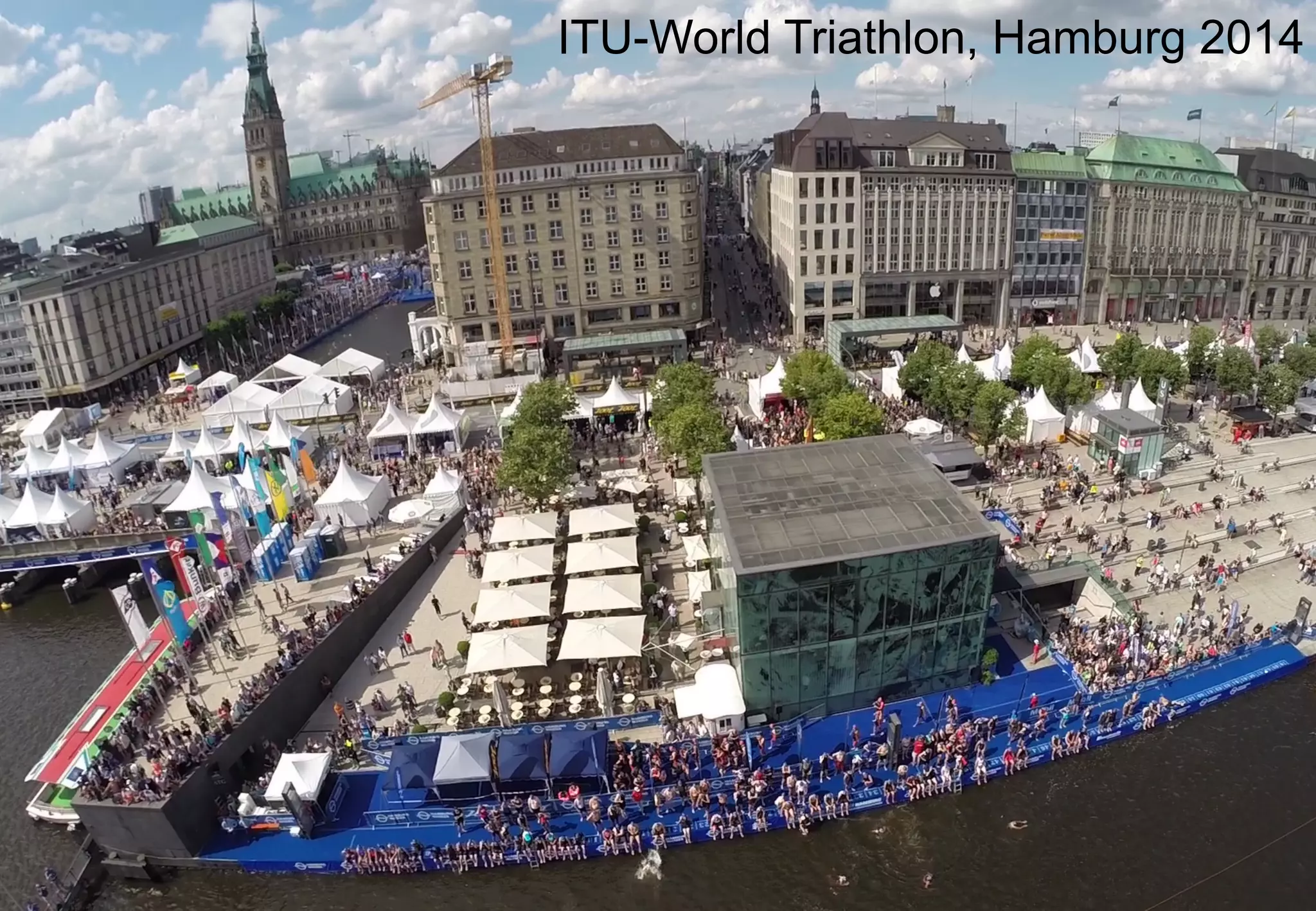 Andreas Hebbel-Seeger | Video-Drohnen in der Eventkommunikation | 18. Juni 2015 8
ITU-World Triathlon, Hamburg 2014
 