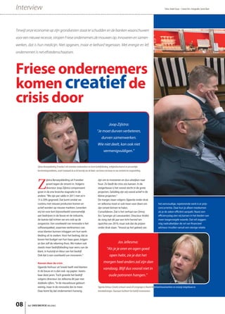 Interview                                                                                                                                                              Tekst: André Staas – Comm’Art • Fotografie: Gerrit Boer




Terwijl onze economie op zijn grondvesten staat te schudden en de banken waarschuwen
voor een nieuwe recessie, stropen Friese ondernemers de mouwen op. Innoveren en samen-
werken, dat is hun medicijn. Niet opgeven, maar er keihard tegenaan. Met energie en lef;
ondernemen is net elfstedenschaatsen.




Friese ondernemers
komen creatief de
crisis door
                                                                                                      Joop Zijlstra:
                                                                                        “Je moet durven verbeteren,
                                                                                             durven samenwerken.
                                                                                         Wie niet deelt, kan ook niet
                                                                                                vermenigvuldigen.”


              Zijlstra Beroepskleding (Franeker) telt zeventien medewerkers en levert bedrijfskleding, veiligheidsschoeisel en persoonlijke
              beschermingsmiddelen, zowel standaard als in de huisstijl van de klant: van horeca tot bouw en van overheid tot zorginstelling.




              Z
                       ijlstra Beroepskleding uit Franeker                               zijn om te investeren en dus uitwijken naar
                       groeit tegen de stroom in. Volgens                                huur. Zo biedt de crisis ons kansen. In de
                       directeur Joop Zijlstra compenseert                               steigerbouw is het vooral slecht in de grote
              groei in de ene branche stagnatie in de                                    projecten. Gelukkig zijn wij vooral actief in de
              andere. “We zijn per saldo in 2011 met zo’n                                kleine projecten.”
              15 à 20% gegroeid. Dat komt omdat we                                       De marges staan volgens Sijperda onder druk
              continu met nieuwe producten komen en                                      en Jellesma moet er ook meer voor doen om                              het eenvoudige, repeterende werk is er prijs-
              actief worden op nieuwe markten. Leverden                                  zijn omzet binnen te halen.                                            concurrentie. Daar kun je alleen meekomen
              wij tot voor kort bijvoorbeeld voornamelijk                                Consolideren. Dat is het verhaal van Omny                              als je de zaken efficiënt aanpakt. Naast een
              aan bedrijven in de bouw en de industrie,                                  Acc Synergie uit Leeuwarden. Directeur André                           efficiencyslag zien wij kansen in het bieden van
              de laatste tijd richten we ons ook op de                                   de Jong ziet dit jaar een licht herstel ten                            meer toegevoegde waarde. Dat wil zeggen:
              zorgsector. Een voorbeeld van innovatie is het                             opzichte van 2010, maar ook dat de prijzen                             nóg nadrukkelijker de rol van financieel
              softwarepakket, waarmee werknemers van                                     onder druk staan. “Vooral op het gebied van                            adviseur invullen vanuit een stevige relatie
              onze klanten kunnen inloggen om hun werk-
              kleding uit te zoeken. Voor het bedrag, dat ze
              boven het budget van hun baas gaan, krijgen
              ze dan zelf de rekening thuis. We maken ook                                                         Jos Jellesma:
              steeds meer bedrijfskleding naar wens van de
                                                                                                    “Als je je oren en ogen goed
              klant, in huisstijl en kleur van het bedrijf.
              Ook dat is een voorbeeld van innoveren.”                                                 open hebt, zie je dat het
              Kansen door de crisis                                                             morgen heel anders zal zijn dan
              Sijperda Verhuur uit Sneek heeft veel klanten
                                                                                               vandaag. Blijf dus vooral niet in
              in de bouw en is dan ook -op papier- kwets-
              baar deze jaren. Toch groeide het bedrijf                                               oude patronen hangen.”
              volgens directeur Jos Jellesma dit jaar met
              dubbele cijfers. “In de nieuwbouw gebeurt
              weinig, maar in de renovatie des te meer.                                  Sijperda Verhuur (Sneek) verhuurt vanuit elf vestigingen in Noord-Nederland bouwmachines en verzorgt steigerbouw en
              Daar komt bij dat ondernemers huiverig                                     betonbekistingen. Daarnaast faciliteert het bedrijf evenementen.




08     het ONDERNEMERS BELANG
 