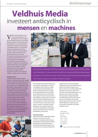 Tekst: André Staas – Comm’Art • Fotografie: Gerrit Boer                                                                                 Bedrijfsreportage


              Veldhuis Media
investeert anticyclisch in
    mensen en machines
V
          eldhuis Media heeft zich in krap
          tien jaar tijd ontwikkeld tot een
          specialistische full colour drukkerij
die het hele grafische traject onder één dak
aanbiedt. Directeur Erwin de Lange legt uit:
‘We beschikken over een creatieve studio
met grafisch ontwerp en DTP. Daarnaast is
er de drukkerij met drie 72/103 full colour
drukpersen en digitale printmachines.
Ten slotte hebben we een eigen grafische
afwerking, waaronder snijden, vouwen,
geniet brocheren en wire-o binden.
Zo houden we maximale grip op het proces
en daarmee op de kwaliteit. Voor onze
klanten betekent het vooral gemak.’
De drukkerij telt veertig medewerkers. In
opdracht van uitgeverijen, reclamebureaus,
drukwerkintermediairs en grote bedrijven                  De directeuren Erwin de Lange (l.) en Oscar Jager
worden in Raalte magazines, catalogi,
tijdschriften, boeken, jaarverslagen en
verkoopbrochures geproduceerd.                            In een tijd dat wekelijks gemiddeld drie drukkerijen op de ﬂes gaan, groeit Veldhuis Media
Dat gebeurt volcontinu, dat wil zeggen in
                                                          met 20% per jaar. Het allround graﬁsch bedrijf in het Overijsselse Raalte investeert tegen
3 ploegen, 5 dagen lang, 24 uur per dag.
                                                          de stroom in. In machines en mensen. Door zowel op technisch als op relationeel gebied
Tegen de stroom in
De grafische branche heeft forse tikken                   tot het uiterste te gaan, zijn en blijven de klanten tevreden.
gekregen. Ook Veldhuis Media heeft moeilijke
momenten gehad. ‘Maar die hebben we over-
wonnen doordat erin zijn blijven geloven en               Duurzaamheid staat bij Veldhuis Media hoog          kundige, ervaren en bovenal betrokken
juist tegen de stroom in hebben geïnvesteerd.             in het vaandel. ‘Onze prepress en de plaat-         medewerkers. Die zijn heel betrokken bij het
We zijn alleen maar gegroeid. Van 25 mede-                vervaardiging 100% chemievrij en werken             product, ons bedrijf, onze klanten en op
werkers in 2008 naar 40 nu, bij een jaarlijkse            we met inkten die 100% afbreekbaar zijn.            elkaar. Er heerst hier een prettig familiegevoel.
omzetstijging van 20%.’ Veldhuis Media                    We zijn FSC-gecertificeerd, wat wil zeggen          Een gevoel van: we staan en gaan ervoor.
zet zwaar in op relatiebeheer en acquisitie.              dat we papier gebruiken dat op duurzame             De cultuur is informeel; drempels zijn er niet.
‘Hiervoor hebben we vier accountmanagers in               wijze is geproduceerd. En ons hele bedrijf          We praten met en luisteren naar elkaar.
dienst. We houden continu druk op de markt.’              draait op groene stroom. We zijn slechts een        Met als gevolg een hoge productiviteit:
De afgelopen jaren is geïnvesteerd in                     paar certificaten verwijderd van CO2-neutraal       het ziekteverzuim is bij ons minder dan één
een nieuw bedrijfspand en in machines.                    bedrijf.’ Ook heeft het bedrijf geïnvesteerd        procent en de faalkosten zijn minimaal.‘
‘Met onze moderne machines kunnen                         in zijn medewerkers. ‘Mensen maken bij ons          Met anticyslisch investeren neemt en houdt
we een maximale snelheid en flexibiliteit                 het verschil. We doen er alles aan om mede-         Veldhuis Media een voorsprong op zijn
garanderen, naast een minimale kostprijs.                 werkers te vinden en te binden. We willen           concurrenten. Het bedrijf en zijn klanten
We waarborgen de kwaliteit van onze                       medewerkers met initiatief, ondernemer-             profiteren hiervan.
producten door te werken binnen passende                  schap. Onze opdrachtgevers voelen feilloos
protocollen en normen; onze drukpersen,                   aan dat we investeren in kennis, motivatie,
CTP en proefsystemen zijn ingericht op                    betrokkenheid, vakmanschap.’                         Veldhuis Media
NEN-ISO 12647-2.’                                                                                              Kanaaldijk Oostzijde 3
                                                          Industriële principes                                Postbus 2
                                                          Ook de komende jaren blijft Veldhuis Media           8100 AA Raalte
                                                          investeren in mensen en machines.                    T 0572 - 34 97 00
                                                          ‘Van huis uit is de grafische branche nogal          F 0572 - 34 97 99
                                                          ambachtelijk van aard. We willen dit loslaten.       info@veldhuis.nl
                                                          We benaderen onze drukkerij vanuit de                www.veldhuis.nl
                                                          industriële invalshoek. We produceren met
                                                          nieuwe machines, die worden bediend door                    Volg ons ook op Twitter: @veldhuismedia




                                                                                                                                              het ONDERNEMERS BELANG
 