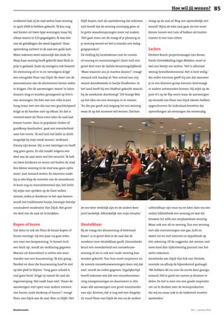 Bouwformatie Nr.1 | januari 2014
85Hoe wil jĳ wonen?
eenkomst laat zĳ de zaal weten haar woning
in april 2008 te hebben gekocht.‘Ik kon nog
wel kiezen uit twee type woningen maar bĳ
elkaar waren er 524 gegadigden. Ik was één
van de gelukkigen die werd ingeloot.’Haar
opmerking sorteert in de zaal een gulle lach.
Want iedereen weet natuurlĳk dat sinds De
Waal haar woning heeft gekocht deze ﬂink in
prĳs is gedaald. Zoals zĳ overigens ook beaamt.
De stemming zit er in en vervolgens krĳgt
een energieke Floor van Dĳck ‘de vloer’ om de
woonwensen van de deelnemers boven water
te krĳgen. Om de aanwezigen ‘warm’ te laten
draaien mag er worden gereageerd op foto’s
van woningen. De foto van een villa scoort
hoog maar met een dia van een grachtenpand
krĳgt ze de handen niet op elkaar. En dat is
vreemd want als Floor even later de zaal laat
kiezen tussen ‘duur in populaire steden of
goedkoop daarbuiten’, gaat een meerderheid
voor het eerste.‘Ik wil toch het liefst zo dicht
mogelĳk bĳ mĳn werk wonen’, verklaart
Danny zĳn keuze. Hĳ is een twintiger en heeft
nog geen gezin. En dat maakt volgens een
deel van de zaal weer wel het verschil.‘Ik heb
nu twee kinderen en woon net buiten de stad.
Een kleine woning in de stad was geen optie
meer’, laat iemand weten. En daarmee raakt
hĳ in één klap de essentie van de woonkeuze.
Je kunt nog zo vooruitstrevend zĳn, het liefst
bĳ wĳze van spreken op de Dam willen
wonen, zodra er kinderen in het spel komen
wordt het traditioneel huisje, boompje beestje
concludeert moderator Van Dĳck. Het groot-
ste deel van de zaal zit te knikken.
Kopen of huren
Dat doen ze ook als Floor de keuze kopen of
huren voorlegt. Op een paar na gaat ieder-
een voor een koopwoning.‘Je bouwt toch
een bezit op’, wordt als verklaring gegeven.
Marion uit Amersfoort is echter een voor-
stander van een huurwoning.‘Ik ben graag
ﬂexibel en door die huurwoning hoef ik niet
op één plek te blĳven.’‘Jong geen schuld is
oud geen bezit’, krĳgt zĳ vanuit de zaal als
tegenwerping. Het raakt haar niet.‘Staan de
aanwezigen niet open voor andere vormen
van huren, zoals duokoop of leasen?’, vraagt
Floor van Dĳck aan de zaal. Nee, zo blĳkt. Het
blĳft kopen, met als aantekening dat iedereen
zich beseft dat de woning voorlopig geen al
te grote waardensprongen meer zal maken.
‘Het gaat meer om de vraag of je plezierig in
je woning woont en het is minder een beleg-
gingsproduct.’
De stelling bĳ locatiekeuze rust en ruimte
of reuring en voorzieningen?, kiest toch een
groot deel voor de laatste keuzemogelĳkheid.
‘Maar waarom zou je moeten kiezen?’, vraagt
iemand zich hardop af.‘Een vriend van mĳ
woont doordeweeks in hartje Eindhoven. In
het land heeft hĳ een blokhut gekocht waarin
hĳ de weekends doorbrengt.’ Dit brengt Nils
op het idee om een woonpas in te voeren.
‘En die pas geeft mĳ toegang tot een woning
waar ik op dat moment wil wonen. Dat kan
de ene keer stedelĳk zĳn en de andere keer
juist landelĳk. Afhankelĳk van mĳn situatie.’
Sleutelklaar
Bĳ de vraag een kluswoning of helemaal
klaar?, is er groot deel in de zaal dat de
voorkeur voor sleutelklaar geeft. Desondanks
keurt een meerderheid een nieuwbouw-
woning af als er ook een ‘oude’ woning kan
worden gekocht.‘Een huis moet inspireren en
de meeste nieuwbouwwoningen doen mĳ dat
niet’, wordt als reden gegeven. Tegelĳkertĳd
beseft iedereen wel dat een nieuwbouwwo-
ning energiezuiniger en duurzamer is. Iets
waar alle aanwezigen een groot voorstander
van zĳn. Kortom, dat is nog wel een dingetje.
Zo vuurt Floor van Dĳck de ene na de andere
vraag op de zaal af. Nog een opmerkelĳk ant-
woord? Bĳna de hele zaal gaat als het moet
kiezen tussen een tuin of balkon als buiten-
ruimte in een tuin zitten.
Lachen
Herbert Bosch, projectmanager van Bouw-
fonds Ontwikkeling regio Midden, moet er
wel een beetje om lachen.‘Het is allemaal
weinig hemelbestormend. Het is heel veilig.’
Als reden hiervoor geeft hĳ aan dat wanneer
je in een kleinere groep mensen doorvraagt
er andere antwoorden komen. Hĳ wĳst op de
post-it’s op de ﬂip-overs waar de aanwezigen
op verzoek van Floor van Dĳck ideeën hebben
opgeschreven. En inderdaad bevatten die
opmerkingen als woningen die eenvoudig
uitbreidbaar zĳn voor nu en later, kies via een
online bibliotheek een woning en laat die
bouwen tot zelfs een verplaatsbare woning.
Maar ook een all-in woning. Dus een woning
met alle voorzieningen van gas, licht en
water tot en met internet en hypotheek op
één rekening. Of de suggestie, dat wonen niet
meer kost dan vĳfentwintig procent van het
netto-inkomen.
Annelinda van Dĳck-Van Eck van Vesteda
noemde na aﬂoop de bĳeenkomst geslaagd.
‘We hebben dit nu voor de eerste keer georga-
niseerd. Het is goed om samen je dromen te
delen. En het is voor ons een goede inspiratie
om na te denken over de woonproducten
die wĳ nu maar ook in de toekomst moeten
aanbieden.’
84-86_NVTB.indd 85 02-01-14 12:04
 