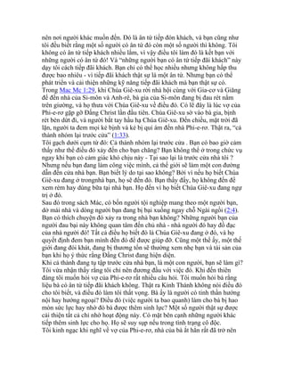 nên nơi người khác muốn đến. Đó là ân tứ tiếp đón khách, và bạn cũng như
tôi đều biết rằng một số người có ân tứ đó còn một số người thì không. Tôi
không có ân tứ tiếp khách nhiều lắm, vì vậy điều tôi làm đó là kết bạn với
những người có ân tứ đó! Và “những người bạn có ân tứ tiếp đãi khách” này
dạy tôi cách tiếp đãi khách. Bạn chỉ có thể học nhiều nhưng không hấp thu
được bao nhiêu - vì tiếp đãi khách thật sự là một ân tứ. Nhưng bạn có thể
phát triển và cải thiện những kỹ năng tiếp đãi khách mà bạn thật sự có.
Trong Mac Mc 1:29, khi Chúa Giê-xu rời nhà hội cùng với Gia-cơ và Giăng
để đến nhà của Si-môn và Anh-rê, bà gia của Si-môn đang bị đau rét nằm
trên giường, và họ thưa với Chúa Giê-xu về điều đó. Có lẽ đây là lúc vợ của
Phi-e-rơ gặp gỡ Đấng Christ lần đầu tiên. Chúa Giê-xu sờ vào bà gia, bịnh
rét bèn dứt đi, và người bắt tay hầu hạ Chúa Giê-xu. Đến chiều, mặt trời đã
lặn, người ta đem mọi kẻ bịnh và kẻ bị quỉ ám đến nhà Phi-e-rơ. Thật ra, “cả
thành nhóm lại trước cửa” (1:33).
Tôi gạch dưới cụm từ đó: Cả thành nhóm lại trước cửa . Bạn có bao giờ cảm
thấy như thể điều đó xảy đến cho bạn chăng? Bạn không thể ở trong chức vụ
ngay khi bạn có cảm giác khó chịu này - Tại sao lại là trước cửa nhà tôi ?
Nhưng nếu bạn đang làm công việc mình, cả thế giới sẽ làm một con đường
dẫn đến cửa nhà bạn. Bạn biết lý do tại sao không? Bởi vì nếu họ biết Chúa
Giê-xu đang ở trongnhà bạn, họ sẽ đến đó. Bạn thấy đấy, họ không đến để
xem rèm hay dùng bữa tại nhà bạn. Họ đến vì họ biết Chúa Giê-xu đang ngự
trị ở đó.
Sau đó trong sách Mác, có bốn người tội nghiệp mang theo một người bạn,
dở mái nhà và dòng người bạn đang bị bại xuống ngay chỗ Ngài ngồi (2:4).
Bạn có thích chuyện đó xảy ra trong nhà bạn không? Những người bạn của
người đau bại này không quan tâm đến chủ nhà - nhà người đó hay đồ đạc
của nhà người đó! Tất cả điều họ biết đó là Chúa Giê-xu đang ở đó, và họ
quyết định đem bạn mình đến đó để được giúp đỡ. Cũng một thể ấy, một thế
giới đang đói khát, đang bị thương tổn sẽ thường xem nhẹ bạn và tài sản của
bạn khi họ ý thức rằng Đấng Christ đang hiện diện.
Khi cả thành đang tụ tập trước cửa nhà bạn, là một con người, bạn sẽ làm gì?
Tôi vừa nhận thấy rằng tôi chỉ nên đương đầu với việc đó. Khi đến thiên
đàng tôi muốn hỏi vợ của Phi-e-rơ rất nhiều câu hỏi. Tôi muốn hỏi bà rằng
liệu bà có ân tứ tiếp đãi khách không. Thật ra Kinh Thánh không nói điều đó
cho tôi biết, và điều đó làm tôi thất vọng. Bà ấy là người có tinh thần hướng
nội hay hướng ngoại? Điều đó (việc người ta bao quanh) làm cho bà bị hao
mòn sức lực hay nhờ đó bà được thêm sinh lực? Một số người thật sự được
cải thiện tất cả chỉ nhờ hoạt động này. Có mặt bên cạnh những người khác
tiếp thêm sinh lực cho họ. Họ sẽ suy sụp nếu trong tình trạng cô độc.
Tôi kinh ngạc khi nghĩ về vợ của Phi-e-rơ, nhà của bà ắt hẳn rất đã trở nên
 