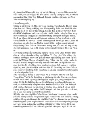 tứ của mình sẽ không phù hợp với vai trò. Nhưng vì vợ của Phi-e-rơ có thể
điều chỉnh, nên cô cũng có thể điều chỉnh. Việc ấy không quá khó. Cô khám
phá ra rằng Đức Chúa Trời đã hoạch định tất cả những điều này khi Ngài
“dệt cô từ trong lòng mẹ.”
Đâm rễ vững chắc
Chúng ta hãy trở về với Phi-e-rơ và vợ của ông. Theo bạn, họ đã cưới nhau
được bao lâu? Chúng ta không biết. Chúng ta hãy đoán xem. Có lẽ 10 năm.
Sống tại Ga-li-lê; mọi sự đều tốt đẹp. Sau đó điều gì đã xảy ra? Thời điểm
đến khi Chúa Giê-xu bước vào cuộc đời của bà và dẫn chồng bà đi xa trong
suốt ba năm đầy sóng gió ấy. Hình như không có một lời biện giải nào cả.
Họ đi xa. Không điện thoại và không có khả năng là ông ấy sẽ trở về nhà
vào cuối tuần. Và bà ở đó - với tất cả những trách nhiệm gia đình. Lúc đó bà
chưa tham gia vào chức vụ. Những phụ nữ khác - những phụ nữ giàu có -
đang đi cùng Chúa Giê-xu, Phi-e-rơ và những môn đồ khác, hết lòng tài trợ
cho việc giảng đạo (Lu-ca 8), nhưng tôi không nghĩ trong số đó có vợ Phi-e-
rơ.
Một trong những điều tôi thường nghe từ vợ các tôi tớ Chúa đó là họ phải
chia sẻ chồng mình cho những người khác. Vì công việc Chúa, những phụ
nữ khác thường có nhiều thời gian để ở bên người chồng hơn chính vợ của
người ấy! Một vợ Mục sư nói với tôi rằng: “Cháu cảm thấy chức vụ như là
bà chủ!” Bạn có bao giờ cảm thấy như thế chưa? Đôi khi người nam cần
phải tỉnh táo đối với những hiểm họa tiềm ẩn trong lĩnh vực này, và chính
người vợ phải có trách nhiệm phải làm điều đó. Có những lúc Chúa Giê-xu
phải phán với tấm lòng đố kỵ của chúng ta và giúp chúng ta trao những cảm
xúc của mình cho Ngài.
Như vậy điều gì đã xảy ra cho vợ của Phi-e-rơ sau ba năm xa cách ấy?
Trong Công Vụ Các Sứ Đồ chúng ta gặp họ trở lại, như Phao-lô cho chúng
ta biết, Phi-e-rơ và vợ cùng đi trong đoàn truyền giáo, cùng lo việc Cha
mình. Vì thế đây là kiểu mẫu của họ: nhiều năm bên nhau, nhiều năm xa
cách, và nhiều năm lại sống bên nhau. Đó là điều Đức Chúa Trời đã hoạch
định cho họ. Bạn nhìn các sứ đồ và tự hỏi liệu họ có cùng đi với vợ mình
không. Vài người trong số họ có thể không có chút thời gian nào xa cách cả,
chỉ là kiểu mẫu cùng hầu việc Chúa mà thôi.
Rồi đến kiểu mẫu của Đức Chúa Giê-xu: 30 năm tại Na-xa-rét, phục vụ chủ
yếu cho những nhu cầu của gia đình Ngài, và sau đó ba năm chức vụ. Những
mối liên hệ của gia đình đời đời của Đức Chúa Trời dành quyền ưu tiên cao
hơn những mối quan hệ gia đình của chính Chúa Giê-xu trong suốt giai đoạn
này. Một trong những điều khó khăn nhất đối với Chúa Giê-xu đó là phải
nhờ những thành viên khác chăm sóc gia đình và mẹ của Ngài. Và rồi khi
 