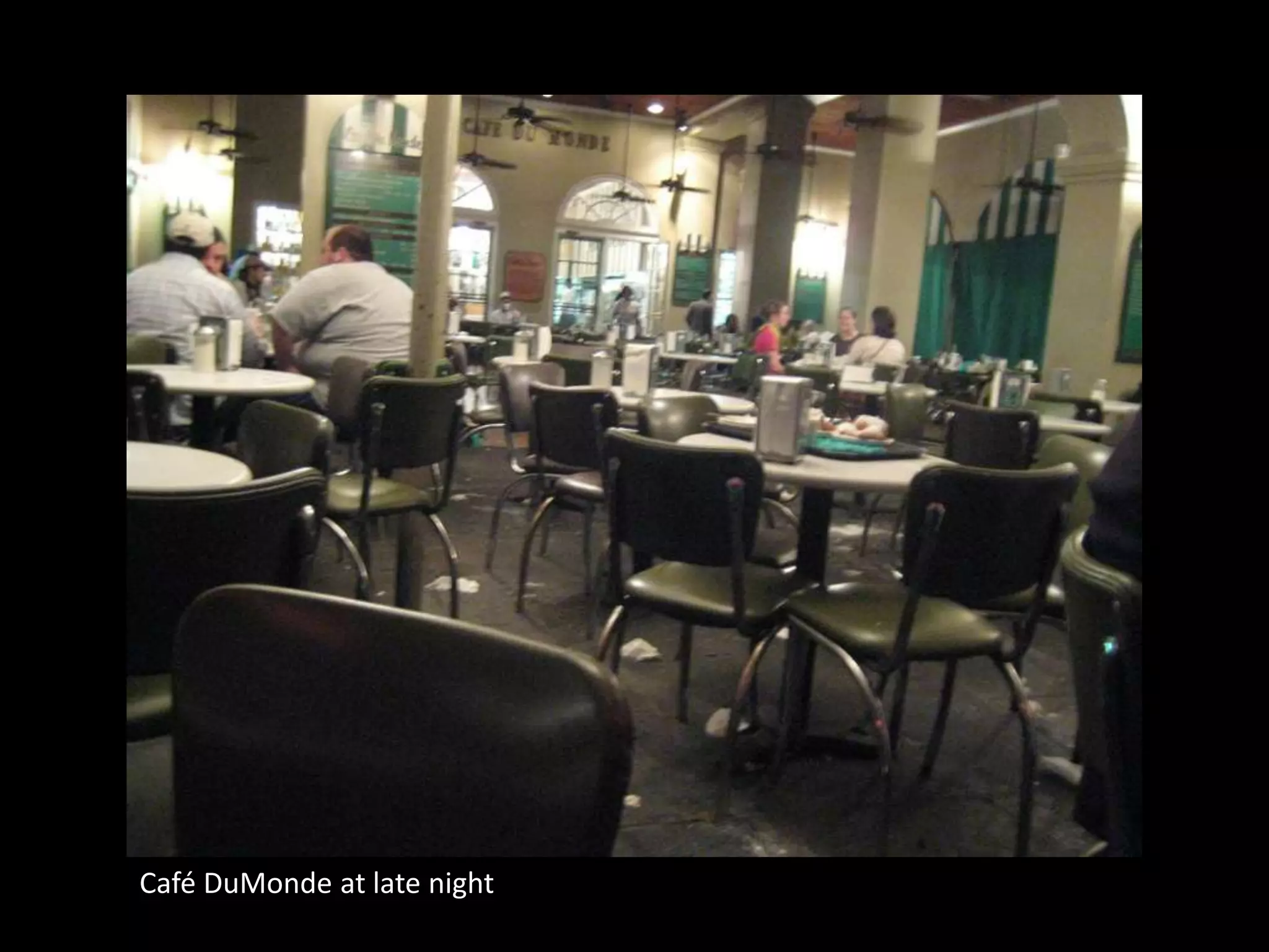 Café DuMonde at late night
 