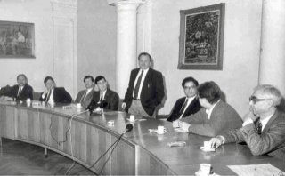 Prof Antonín Holý (standing); Gilead Sciences officers (L to R)  Mick Hitchcock, Bill Lee, Norbert Bischofberger, John Martin, Michael Riordan; and IOCB scientists meeting in Prague