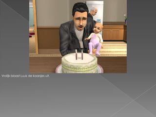 Vrolijk blaast Luuk de kaarsjes uit.