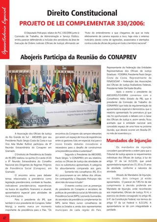 Aposentadoria Especial

Direito Constitucional
PROJETO DE LEI COMPLEMENTAR 330/2006:
O Deputado Policarpo, relator do PLC 330/2006 junto à
Comissão de Trabalho, de Administração e Serviço Público,
emitiu parecer defendendo a inclusão dos servidores da área de
Execução de Ordens Judiciais (Oficiais de Justiça), afirmando ser

Abojeris Participa da Reunião do CONAPREV

A Associação dos Oficiais de Justiça
do Rio Grande do Sul - ABOJERIS (por seu
Presidente Paulo Sérgio Costa da Costa e sua
Vice Ada Muller Rufino) participou da 8ª
Reunião Extraordinária do Conaprev em
Gramado.
O Instituto de Previdência do Estado
do RS (IPE) realizou na quinta (3) e sexta (4.10)
a 8ª Reunião Extraordinária do Conselho
Nacional dos Dirigentes de Regimes Próprios
de Previdência Social (Conaprev), em
Gramado.
O encontro serviu para debater
temas relacionados à previdência como
legislação previdenciária, combate às fraudes,
indicadores previdenciários, experiências
na busca do equilíbrio financeiro e atuarial,
aposentadoria especial para atividades de
risco, entre outros.
Para o presidente do IPE, que
também é vice-presidente do Conaprev, Valter
Morigi, o evento marca um momento
importante da previdência para o País. "Os

12

“fruto do entendimento a que chegamos de que se trata
efetivamente de carreira exposta a risco, haja vista o extenso
noticiário dando conta de agressões, assassinatos e atentados
contra a vida de oficiais de justiça em todo o território nacional”.

encontros do Conaprev são sempre relevantes
por serem um espaço de troca de experiências
entre os gestores. Este, em especial, traz para o
nosso Estado debates inovadores e
necessários para o desafio de construirmos
uma previdência sólida e sustentável".
Segundo o Presidente da ABOJERIS,
Paulo Sérgio, “o CONAPREV, em seu relatório,
excluiu os Oficiais de Justiça das atividades de
risco no substitutivo apresentado. A categoria
foi absurdamente comparada aos garis.
Somente três conselheiros (RS, ES e
AL) posicionaram-se em defesa dos oficiais.
Em contrapartida o Deputado Policarpo não
abre mão da nossa inclusão”.
O evento contou com as presenças
do presidente do Conaprev e secretário de
políticas de previdência social do Ministério da
Previdência Social (MPS), Leonardo Guimarães,
do secretário de previdência complementar do
MPS, Jaime Mariz Junior, conselheiros de
todos os Estados e, ainda, dois representantes
municipais de cada região do País.

Representante da Federação das Entidades
Representativas dos Oficiais de Justiça
Estaduais - FOJEBRA, Presidente Paulo Sérgio
Costa da Costa. Representante da
FENASSOJAF – Federação das Associações
dos Oficiais de Justiça Avaliadores Federais,
Presidente Hebe-Del Kader Bicalho.
Após o evento o presidente da
ABOJERIS/FOJEBRA conversou com o
Conselheiro Hélio (Estado da PB), que é
presidente da Comissão de Trabalho do
CONAPREV que trata da regulamentação da
aposentadoria especial e demonstrou que o
relatório apresentado foi prematuro já que
não foi oportunizado o debate com a classe
dos Oficiais de Justiça e, assim sendo, ficou
acertado que à entidade nacional será
concedido espaço de uma hora na próxima
reunião, que deverá ocorrer em Brasília-DF,
no mês de novembro p.v.

Mandados de Injunção
Os mandados de injunção
concedem parcialmente a ordem para que o
Tribunal de Justiça aprecie os requerimentos
individuais dos Oficiais de Justiça, à luz do
artigo 57 da Lei 8.213/91, que prevê
aposentadoria especial aos 15, 20 ou 25 anos
de atividade, conforme a natureza da
atividade.
Através de Mandados de Injunção,
no Estado, dois colegas já estão
aposentados. O parecer do TJRS foi de dar
cumprimento à decisão proferida em
Mandado de Injunção, onde reconhecido
aos impetrantes, Oficiais de Justiça, PJ-H, o
exercício do direito consagrado no artigo 40,
§ 4º, da Constituição Federal, nos termos do
artigo 57 da Lei Federal n. 8.213/91. A
aposentadoria se dá com integralidade e
paridade.

 