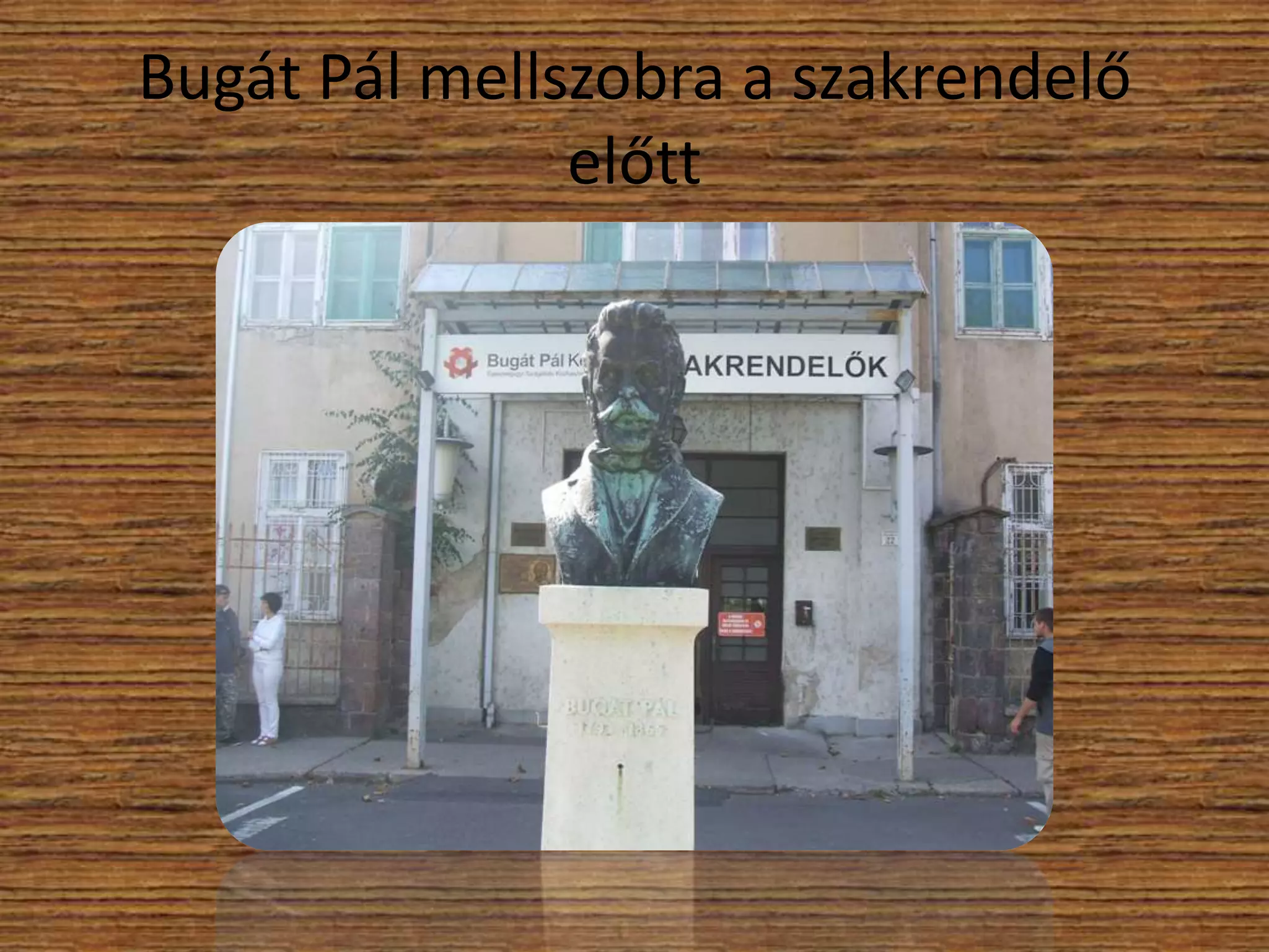 Bugát Pál mellszobra a szakrendelő
előtt

 