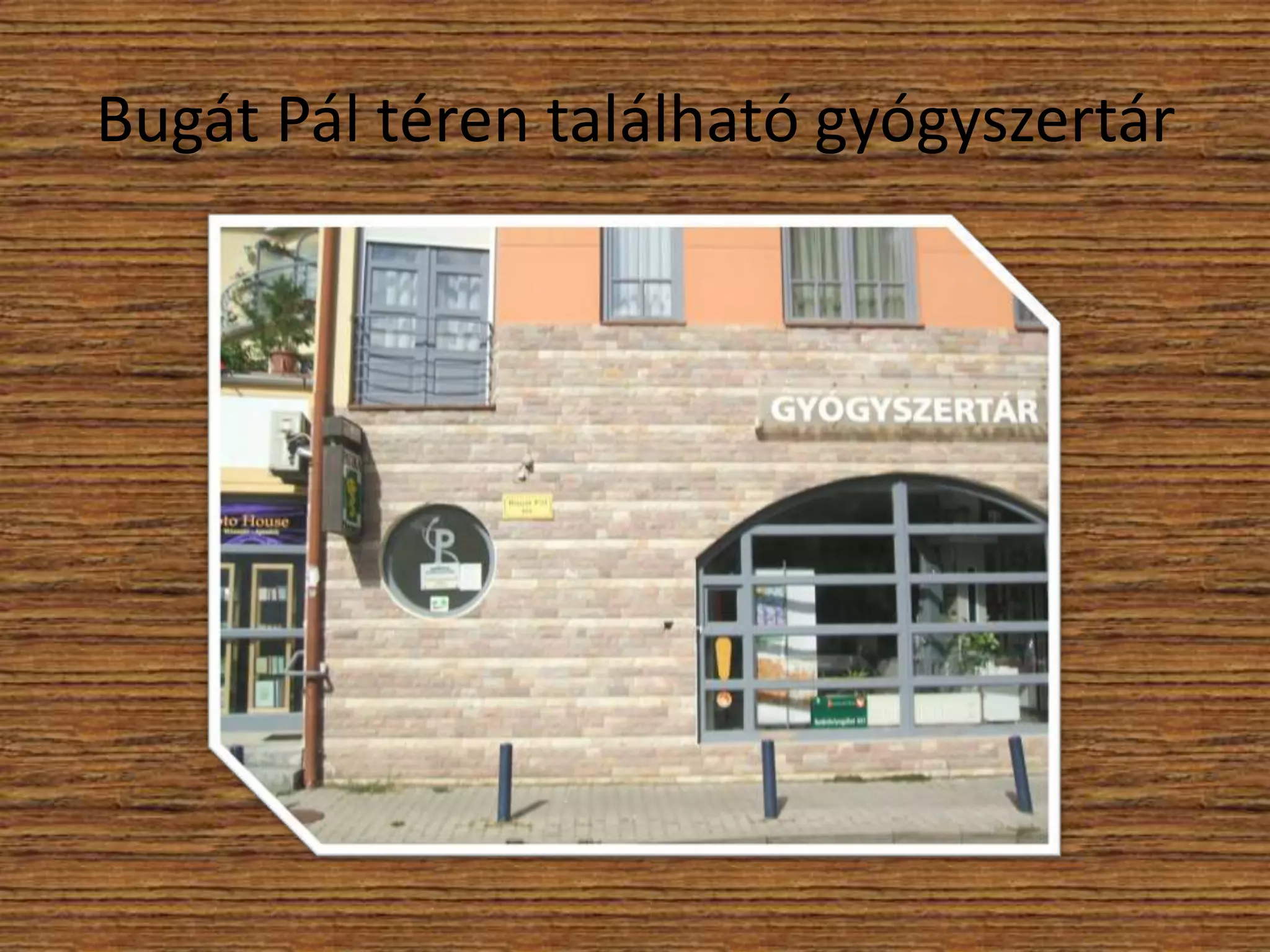 Bugát Pál téren található gyógyszertár

 