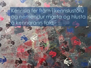 Kennsla fer fram í kennslustofu
og nemendur mæta og hlusta
á kennarann tala
 