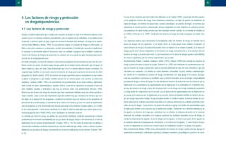 En una de las revisiones que han tenido más influencia, la de Clayton (1992), enumeraba de forma genéri-
ca los siguientes factores de riesgo: tener problemas económicos, ser hijos de padres con problemas de
abuso de drogas, ser víctimas de abuso físico, sexual o psicológico, ser jóvenes sin hogar, ser jóvenes que
abandonan la escuela, jóvenes embarazadas, jóvenes implicados en actos delictivos y/o violentos, jóvenes
con problemas de salud mental, jóvenes que han intentado cometer suicidio. En la revisión de Hawkins et
al. (1992) y Peterson et al. (1992) clasificaron los factores de riesgo de modo semejante (ver tablas 10 y
11).
Los supuestos básicos que caracterizan la investigación sobre los factores de riesgo en relación con el
abuso de drogas son los siguientes: 1) un simple factor de riesgo puede tener múltiples resultados, 2)
varios factores de riesgo o de protección pueden tener un impacto en un simple resultado, 3) el abuso de
drogas puede tener efectos importantes en los factores de riesgo y de protección, y 4) la relación entre los
factores de riesgo y de protección entre sí y las transiciones en el abuso de drogas pueden estar influidas
de manera significativa por las normas relacionadas con la edad.
Recientemente Pollard, Catalano, Hawkins y Arthur (1997) y Muñoz (1998) han revisado los factores de
riesgo y protección para el abuso de drogas. Pollard et al. (1997) han elaborado un cuestionario para eva-
luar los factores de riesgo y protección, para lo cual han planteado los que son más relevantes y que por
ello deben ser evaluados. Los dividen en cuatro dominios: comunidad, escuela, familia e individual-igua-
les. Dentro de la comunidad los factores de riesgo considerados son: bajo apego en la crianza, desorga-
nización comunitaria, transiciones y movilidad, leyes y normas favorables al uso de drogas y disponibilidad
percibida de drogas y armas de fuego. En este dominio los factores de protección son los refuerzos por su
implicación en la comunidad y las oportunidades por la implicación en la comunidad. En el dominio esco-
lar hay dos factores de riesgo y otros dos de protección. Los de riesgo son el bajo rendimiento académico
y el bajo grado de compromiso con la escuela. Los de protección las oportunidades por su implicación en
la escuela y los refuerzos por su implicación en la escuela. Dentro del dominio familiar los factores de ries-
go son la baja supervisión familiar, la baja disciplina familiar, el conflicto familiar, la historia familiar de con-
ducta antisocial, las actitudes parentales favorables a la conducta antisocial y las actitudes parentales favo-
rables al uso de drogas. Como factores de protección indican el apego a la familia, las oportunidades para
la implicación familiar y los refuerzos por la implicación familiar. Finalmente en el dominio individual y de
los iguales, los factores de riesgo que consideran son la rebeldía, la temprana iniciación en la conducta
antisocial, las actitudes favorables a la conducta antisocial, las actitudes favorables al uso de drogas, la
conducta antisocial de los iguales, el uso de drogas por los iguales, el refuerzo por parte de los iguales de
la conducta antisocial, la búsqueda de sensaciones y el rechazo de los iguales. Y, como factores de pro-
tección la religiosidad, la creencia en el orden moral, las habilidades sociales y el apego a los iguales.
Más recientemente Muñoz (1998) revisa extensamente los factores de riesgo y protección que agrupa en
ambientales/contextuales, individuales (genéticos, biológico-evolutivos y psicológicos) y factores de socia-
25
4. Los factores de riesgo y protección
en drogodependencias
4.1. Los factores de riesgo y protección
Aunque se podría argumentar que el origen del consumo de drogas se sitúa en la infancia temprana, la ini-
ciación real en el consumo comienza normalmente, para la mayoría de los individuos, en la adolescencia
temprana, y avanza a partir de aquí, según una secuencia bastante bien definida, a lo largo de la adoles-
cencia media (Millman y Botvin, 1992). En sus primeras etapas, el consumo de drogas es infrecuente, se
limita a una única sustancia y a situaciones sociales determinadas. A medida que aumenta la implicación,
el consumo se incrementa tanto en frecuencia como en cantidad y progresa hacia múltiples sustancias.
Conocer los factores de riesgo y de protección se convierte así en un punto de gran relevancia para la pre-
vención de las drogodependencias.
De modo semejante, a la hora de elaborar o seleccionar un programa de prevención hay una serie de cues-
tiones a tener en cuenta. En primer lugar, hay que partir de un modelo teórico adecuado, que se apoye en
datos empíricos y que, por tanto, haya demostrado que con él se pueden obtener buenos resultados. En
segundo lugar, también es necesario conocer los factores de riesgo para la posterior construcción de dicho
programa (cfr. Botvin y Botvin, 1992), los factores de riesgo específicos para la comunidad en la que vamos
a aplicar el programa, lo que implica estudios previos de los mismos junto a los factores de protección
(Hawkins, Catalano y Miller, 1992) y el conocimiento de la problemática de un modo realista y objetivable,
tanto a partir de datos epidemiológicos, estudios clínicos, como de la experiencia acumulada a través de
otros múltiples estudios e indicadores que hoy ya tenemos sobre esta problemática (Becoña, 1995).
Nótese que los factores de riesgo los tenemos que tener claramente definidos para una edad específica o
etapa evolutiva. Junto a estos dos importantes aspectos también hay que considerar los factores que sue-
len influir en el impacto de los programas; considerar los factores que son básicos en los programas de
prevención de la enfermedad y la promoción de la salud en la infancia y, tener en cuenta la implementa-
ción del programa y si ha demostrado una eficacia adecuada en los distintos estudios piloto y en el ámbi-
to de la investigación. Como hemos mostrado en la tabla 9 sobre los principios que deben guiar la pre-
vención propuesta por el NIDA (1997), éstos constituyen un elemento esencial.
Se entiende por factor de riesgo “un atributo y/o característica individual, condición situacional y/o contexto
ambiental que incrementa la probabilidad del uso y/o abuso de drogas (inicio) o una transición en el nivel de
implicación con las mismas (mantenimiento)” (Clayton, 1992, p. 15). Por factor de protección “un atributo o
característica individual, condición situacional y/o contexto ambiental que inhibe, reduce o atenúa la proba-
bilidad del uso y/o abuso de drogas o la transición en el nivel de implicación con las mismas” (Clayton, 1992,
p. 16).
24
BASES TEORICAS.01 1/10/99 13:21 Página 24
 