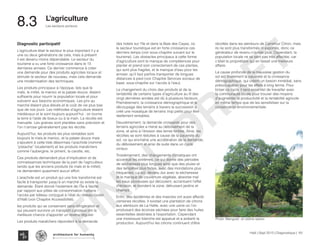 Haïti | Sept 2013 | Diagnostique | 151
Les secteurs porteurs
Typography
architecture for humanity
architecture for humanity
architecture for humanity
L’agriculture
8.3	
Diagnostic participatif
L’agriculture était le secteur le plus important il y a
une ou deux générations de cela, mais à présent
il est devenu moins dépendable. Le secteur du
tourisme a vu une forte croissance dans le 15
dernieres annees. Ce dernier commence à créer
une demande pour des produits agricoles locaux et
stimuler le secteur de nouveau, mais cela demande
une modernisation des techniques.
Les produits principaux à l’époque, tels que le
maïs, le millet, le manioc et la patate douce, étaient
suffisants pour nourrir la population locale et pour
subvenir aux besoins economiques. Les prix au
marché étaient plus élevés et le coût de vie plus bas
que de nos jours. Les méthodes d’agriculture étaient
médiévaux et le sont toujours aujourd’hui : on tourne
la terre à l’aide de boeux ou à la main. La récolte est
manuelle. Les graines sont plantées sans précision et
l’on n’arrose généralement pas les récolte.
Aujourd’hui, les produits les plus rentables sont
toujours le mais,le manioc, et la patate douce mais
s’ajoutent à cette liste désormais l’arachide (nommé
“pistache” localement) et les produits maraîchers
comme l’aubergine, le piment, la carotte, etc.
Ces produits demandent plus d’implication et de
connaissances techniques de la part de l’agriculteur,
tandis que les anciens produits (le maïs et le millet)
ne demandent quasiment aucun effort.
L’arachide est un produit qui une fois transformé est
facile à transporter jusqu’à un marché où existe la
demande. Étant donné l’isolement de l’Île à Vache
par rapport aux pôles de consommation haïtiens -
l’accès par bâteau conjugué à l’état du réseau routier
d’Haïti (voir Chapitre Accessibilité),
les produits qui se conservent sans réfrigération et
qui peuvent survivre un transport cahoteux ont la
meilleure chance d’apporter un revenu régulier.
Les produits maraîchers répondent à la demande
des hotels sur l’île et dans la Baie des Cayes, où
le secteur touristique est en forte croissance ces
derniers temps (voir sous-chapitre suivant sur le
tourisme). Les obstacles principaux à cette forme
d’agriculture sont le manque de compétences pour
planter et prend soin correctement de ces plantes,
qui sont plus fragiles, et le manque d’eau pour les
arroser, qu’il faut parfois transporter de longues
distances à pied (voir Chapitre Services sociaux de
base; sous-chapitre sur l’accès à l’eau).
Le changement du choix des produits et de la
rentabilité de certains types d’agriculture au fil des
vingt dernières années est dû à plusieurs facteurs.
Premièrement, la croissance démographique et le
découpage des terrains à travers la succession a
créé une mosaïque de terrains trop petits pour être
réellement rentables.
Deuxièmement, la demande croissante pour des
terrains agricoles a mené au déboisement de la
zone, et ainsi à l’érosion des terres fertiles. Ainsi, les
récoltes se sont réduites à cause de la pauvreté du
sol, ce qui enchaîne une accélération de la demande,
du déboisement et ainsi de suite dans un cycle
vicieux.
Troisièmement, des changements climatiques ont
accentué les extrèmes, ce qui donne des périodes
de sécheresse plus longues ainsi que des pluies et
des tempêtes plus fortes, avec des inondations plus
fréquentes. Le sol, devenu dur avec la sécheresse
et le manque de couverture végétale, absorbe mal
les eaux pluvieuses qui découlent, accentuent l’effet
d’érosion, et inondent la zone, détruisant jardins et
champs.
Enfin, des épidémies et des insectes ont aussi affecté
certaines récoltes. Il existait une plantation de citrons
aux alentours de La Hatte, avec une usine où l’on
produisant des écorces séchées pour faire des huiles
essentielles destinées à l’exportation. Cependant
une moisissure blanche est apparue et a anéanti la
production. Aujourd’hui les citrons continuent d’être
récoltés dans les alentours de Carrefour Citron, mais
ils ne sont plus transformés ni exportés, donc ce
générateur de revenu n’existe plus. Cependant, la
population locale ne se sent pas très affectée, car
c’était le propriétaire qui en faisait une meilleure
affaire.
La cause profonde de la mauvaise gestion du
sol est finalement la pauvreté et la croissance
démographique, qui créent un besoin inmédiat, sans
préoccupation pour les effets à long terme. Pour
briser ce cycle il sera essentiel de travailler avec
la communauté locale pour trouver des moyens
d’augmenter la productivité et la rentabilité agricole
en même temps que de les sensibiliser sur la
conservation environnementale.
Photo :Manguier en pleine saison
FINAL
DRAFT
 