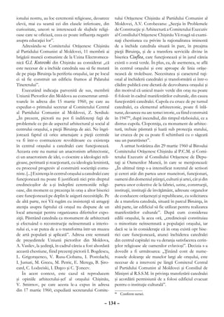 ionului nostru, au loc ceremonii religioase, deoarece          tului Orăşenesc Chişinău al Partidului Comunist al
elevii, mai cu seamă cei din clasele inferioare, din           Moldovei, A.V. Corobceanu: „Secţia în Problemele
curiozitate, uneori se interesează de slujbele religi-         de Construcţie şi Arhitectură a Comitetului Executiv
oase care se oficiază, ceea ce poate influenţa negativ         al Consiliului Orăşenesc Chişinău Vă roagă să exami-
asupra educaţiei lor”.                                         naţi chestiunea cu privire la raţionalitatea iminentă
    Adresându-se Comitetului Orăşenesc Chişinău                de a închide catedrala situată în parc, în preajma
al Partidului Comunist al Moldovei, 11 membrii ai              pieţii Biruinţa, şi de a transfera serviciile divine în
brigăzii muncii comuniste de la Uzina Electromeca-             biserica Ciuflea, care funcţionează şi în jurul căreia
nică G.I. Kotovski din Chişinău au considerat „că              există o zonă verde. În plus, ea, de asemenea, se află
este necesar de a închide catedrala sau să fie mutată          în centrul oraşului şi este aproape de linia orăşe-
de pe piaţa Biruinţa la periferia oraşului, iar pe locul       nească de troleibuze. Necesitatea şi caracterul raţi-
ei să fie construit un edificiu frumos al Palatului            onal al închiderii catedralei şi transformării ei într-o
Tineretului”.                                                  clădire publică este dictată de dezvoltarea oraşului şi
    Executând indicaţia parvenită de sus, membrii              din motivul că unicul masiv verde din oraş nu poate
Uniunii Pictorilor din Moldova au consemnat urmă-              fi folosit în cadrul manifestărilor culturale, din cauza
toarele în adresa din 15 martie 1960, pe care au               funcţionării catedralei. Cupola cu cruce de pe turnul
expediat-o primului secretar al Comitetului Central            catedralei, ca elementul arhitectonic, poate fi înlă-
al Partidului Comunist al Moldovei, Z. Serdiuk:                turat, deoarece nu are temei istoric, ea fiind construită
„În prezent, pictorii nu pot fi indiferenţi faţă de            în 194786, după incendiul, din timpul războiului, ce a
problemele ce ţin de aspectul arhitectural şi social al        distrus cupola. Clopotniţa, ca monument de arhitec-
centrului oraşului, a pieţii Biruinţa de aici. Ne îngri-       tură, trebuie păstrată şi luată sub protecţia statului,
jorează faptul că orice amenajare a pieţii centrale            iar crucea de pe ea poate fi schimbată cu o săgeată
va fi într-o contrazicere revoltătoare cu existenţa            sau un paratrăsnet”.
în centrul oraşului a catedralei care funcţionează.                A urmat hotărârea din 29 martie 1960 al Biroului
Aceasta este nu numai un anacronism arhitectonic,              Comitetului Orăşenesc Chişinău al P.C.M. şi Comi-
ci un anacronism de idei, o ciocnire a ideologiei reli-        tetului Executiv al Consiliului Orăşenesc de Depu-
gioase, perimată şi reacţionară, cu ideologia leninistă,       taţi ai Oamenilor Muncii, în care se menţionează:
cu procesul progresiv al construirii societăţii comu-          „În ultimul timp s-a intensificat torentul de scrisori
niste. [...] Existenţa în centrul oraşului a catedralei care   şi cereri atât din partea unor muncitori, funcţionari,
funcţionează nu poate fi justificată nici prin dreptul         oameni din domeniul ştiinţei, culturii şi artei, cât şi din
credincioşilor de a-şi îndeplini ceremoniile religi-           partea unor colective de la fabrici, uzine, construcţii,
oase, din moment ce prezenţa în oraş a altor biserici          instituţii, instituţii de învăţământ, adresate organelor
care funcţionează pe deplin le asigură necesităţile. Pe        de conducere orăşeneşti şi republicane, cu solicitarea
de altă parte, noi Vă rugăm cu insistenţă să atrageţi          de a transfera catedrala, situată în parcul Biruinţa, în
atenţia asupra faptului că oraşul nu dispune de un             altă parte, iar edificiul să fie utilizat pentru realizarea
local amenajat pentru organizarea diferitelor expo-            manifestărilor culturale”. După cum considerau
ziţii. Păstrând catedrala ca monument de arhitectură           edilii oraşului, la acea oră, „credincioşii constituiau
şi efectuând o reconstrucţie neînsemnată a interio-            o minoritate neînsemnată a populaţiei oraşului, iar
rului ei, s-ar putea de a o transforma într-un muzeu           dacă se ia în consideraţie că în oraş există opt bise-
de artă populară şi aplicată”. Adresa este semnată             rici care funcţionează, atunci închiderea catedralei
de preşedintele Uniunii pictorilor din Moldova,                din centrul capitalei nu va deranja satisfacerea cerin-
A. Vasilev, la şedinţă, în cadrul căreia a fost abordată       ţelor religioase ale oamenilor evlavioşi”. Decizia s-a
această chestiune, fiind prezenţi pictorii I. Bogdescu,        dovedit a fi următoarea: „Ţinând cont de nume-
L. Grigoraşenco, V. Rusu-Ciobanu, I. Postolachi,               roasele doleanţe ale maselor largi ale oraşului, este
I. Jumati, M. Grecu, M. Petric, E. Merega, B. Şiro-            necesar de a interveni pe lângă Comitetul Central
card, C. Lodzeiski, I. Daţco şi C. Ţoncev.                     al Partidului Comunist al Moldovei şi Consiliul de
    În acest context, este cazul să reproducem                 Miniştri al R.S.S.M. în privinţa transferării catedralei
şi opiniile arhitectului-şef al oraşului Chişinău,             şi acordării permisiunii de a folosi edificiul evacuat
V. Smirnov, pe care acesta le-a expus în adresa                pentru o instituţie culturală”.
din 17 martie 1960, expediată secretarului Comite-
                                                                	 Conform sursei.
                                                               86



                                                        – 134 –
 