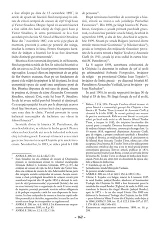 a fost sfinţită pe data de 13 octombrie 18917, în                            de persoane11.
actele de epocă ale bisericii fiind menţionaţi în cali-                          După terminarea lucrărilor de construcţie a bise-
tate de ctitori cetăţenii de onoare de viţă8 fraţii Ioan                     ricii, ctitorii au trecut-o sub jurisdicţia Patriarhiei
şi Victor Sinadino. Despre faptul că această biserică                        Ecumenice12. Din 1898, pe lângă biserica Sf. Pante-
a fost zidită din banii oferiţi de fraţii greci Ioan şi                      limon, funcţiona o şcoală primară parohială greco-
Victor Sinadino, în urma permisiunii ce le-a fost                            rusă, cu două clase paralele: una de băieţi, deschisă în
acordată prin decizia Sf. Sinod al Bisericii Ortodoxe                        septembrie 1898, şi alta de fete, deschisă în septem-
Ruse din 7 noiembrie 1887, este scris şi pe placa de                         brie 1899. Situată pe strada Bulgară (sectorul dintre
marmură, prezentă şi astăzi pe peretele din stânga,                          străzile transversale Gostinnaia13 şi Nikolaevskaia14),
imediat la intrarea în lăcaş. Pentru finanţarea lucră-                       şcoala se întreţinea din mijloacele financiare prove-
rilor de înălţare a bisericii lor le-au fost decernate                       nite de la averea testată a fraţilor Teodor şi Anastasie
înalte distincţii guvernamentale9.                                           Ciufli (în 1911, şcoala îşi avea sediul în curtea bise-
    Biserica a fost construită din piatră, în stil bizantin,                 ricii Sf. Pantelimon)15.
fiind acoperită cu tablă de fier. În subsolul bisericii se                       La 8 august 1898, autoritatea ecleziastică de
afla un cavou cu 20 de locuri pentru înmormântarea                           la Chişinău l-a desemnat în calitate de şef al şcolii
răposaţilor. Locaşul sfânt era împrejmuit de un grilaj                       pe arhimandritul Sofronie Fotopoulos, învăţător
de fier frumos executat, fixat pe un fundament de                            de religie – pe protoiereul Chiriac Ioan Topalov16,
piatră şi de stâlpi despărţitori la fel de piatră. În două                   învăţător de limbă greacă – pe diaconul bisericii Sf.
extremităţi opuse ale curţii erau amplasate porţi de                         Pantelimon Alexandru Vasiliadi, iar ca învăţător – pe
fier. Biserica dispunea de trei case de piatră, situate                      Ioan Machedon17.
în preajma ei, donate de către Alexandra Constantin                              În anul 1900, în şcoala respectivă învăţau 50 de
Sinadino, născută Zoti, soţia lui Ioan P. Sinadino.                          băieţi şi 55 de fete. Pe lângă funcţia de şef al şcolii,
În ele îşi aveau sediul parohul bisericii şi cântăreţul.
Cu excepţia spaţiului locativ pus la dispoziţia acestor                      11
                                                                               	 Ibidem, f. 114, 119v. Vicenţiu Curelaru afirmă incorect că
două feţe bisericeşti, existau încă cinci apartamente,                           prima biserică a comunităţii greceşti din Chişinău a fost
                                                                                 biserica Sf. Teodor Tiron (ctitorită de Anastasie Ciufli şi
care erau date în chirie. Venitul provenit în urma                               târnosită la 6 iulie 1858). În această privinţă este necesar
încheierii tranzacţiilor de închiriere era vărsat în                             de precizat următoarele. Ridicarea unei biserici cu trei pris-
folosul bisericii10.                                                             toluri, pe locul unde astăzi se află biserica Sfântul Teodor
                                                                                 Tiron, a început în 1853, din iniţiativa locuitorilor din
    Serviciile divine în biserica Sf. Pantelimon, din                            această parte a oraşului. Deoarece locuitorii nu dispuneau
ziua deschiderii ei, se oficiau în limba greacă. Pentru                          de mijloace băneşti suficiente, construcţia decurgea lent. La
oficierea lor clerul de aici avea la îndemână suficiente                         10 martie 1855, negustorul chişinăuean Anastasie Ciufli,
                                                                                 grec de origine, a propus conducerii eparhiale a Basarabiei
cărţi în limba greacă. Enoriaşi ai bisericii erau etnicii                        să înalţe el biserica, cu mijloacele proprii, al cărei patron să
greci care locuiau în oraşul Chişinău şi în satele înve-                         fie Sfântul Mare Mucenic Teodor Tiron, ofertă care a fost
cinate. Numărul lor, la 1893, se ridica până la 1 000                            acceptată. Deci, biserica Sf. Teodor Tiron a fost zidită pentru
                                                                                 credincioşii ortodocşi din oraş şi nu în mod special pentru
                                                                                 comunitatea grecească. Într-un articol, publicat în 1875,
                                                                                 preotul acestei biserici Ioan Butuc a notat că serviciile divine
7
 	 ANRM, F. 208, inv. 12, d. 122, f. 114.                                        în biserica Sf. Teodor Tiron se oficiază în limba slavă biseri-
8
 	 Ioan Sinadino nu era cetăţean de onoare al Chişinăului,                       cească. Peste doi ani, citim într-un document de epocă, sluj-
    precum se menţionează eronat în volumul enciclopedic                         bele se făceau în limba rusă.
    Chişinău (Editor: I. Colesnic, Chişinău, 1997, p. 87), dar               12
                                                                               	 V. Curelaru, op. cit., p. 89.
    cetăţean de onoare de viţă. La fel şi fratele său Victor Sina-           13
                                                                               	 Actualmente, strada Mitropolit Varlaam.
    dino era cetăţean de onoare de viţă. Adică ambii făceau parte            14
                                                                               	 În prezent, strada Columna.
    din categoria socială a cetăţenilor de onoare. Aceştia consti-           15
                                                                               	 ANRM, F. 208, inv. 12, d. 140, f. 152; d. 189, f. 151v.
    tuiau o clasă privilegiată deosebită de orăşeni, creată prin             16
                                                                               	 Chiriac I. Topalov era bulgar, născut la 6 ianuarie 1835
    manifestul imperial din 10 aprilie 1832 şi divizată în cetă-                 în satul Gaidar, judeţul Bender, absolvent al Seminarului
    ţeni de viţă (potomstvennâe) şi personali (licinâe), dar care                Teologic din Chişinău. În 1860 a fost hirotonisit preot la
    nu erau întruniţi într-o organizaţie de castă. Ei erau scutiţi               catedrala din oraşul Bender (Tighina), de unde, în 1861, este
    de impozite, prestaţii personale, serviciu militar obligatoriu               transferat la biserica din târgul Manzâr (judeţul Bender),
    şi de pedepse corporale; casele lor erau dispensate de încar-                apoi, în 1873, – la cea din oraşul Hotin. Din 1889 este
    tiruire. În clasa cetăţenilor de onoare se înscriau copiii nobi-             duhovnic la Seminarul Teologic din Chişinău, iar din 1891
    lilor personali şi ai clericilor, negustorilor, în cazul în care li se       – preot la biserica Sfânta Treime din Chişinău, unde slujea şi
    acorda acest drept în corespundere cu regulamentul.                          în 1906 (ANRM, F. 208, inv. 12, d. 122, f. 184v-187; d. 157,
9
 	 ANRM, F. 208, inv. 4, d. 5003, f. 24; Кишиневские епархи-                     f. 176-183; d. 168, f. 60v-65).
    альные ведомости, 1895, nr. 8, p. 83.                                    17
                                                                               	 Кишиневские епархиальные ведомости, 1898, nr. 16, p.
10
  	 ANRM, F. 208, inv. 12, d. 122, f. 114.                                       298.

                                                                      – 162 –
 