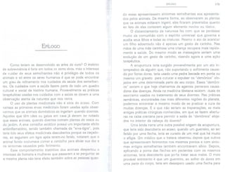 EpÍLOGO
Como teriam se desenvolvido as artes da cura? O instinto
de sobrevivência é forte em todos os seres vivos, mas o interesse
de cuidar de seus semelhantes não é privilégio de todos os
animais e só entre os seres humanos é que se pode encontrar
um grau de refinamento nos cuidados da saúde dos semelhan-
tes. Os cuidados com a saúde fazem parte de todo um quadro
cultural e social da história humana. Provavelmente as práticas
terapêuticas usadas nos cuidados com a saúde se devem a uma
observação atenta da natureza que nos cerca.
O uso de plantas medicinais não é obra do acaso. Com
certeza as primeiras ervas medicinais foram usadas após obser-
varmos que os animais domésticos as ingeriam quando doentes.
Aqueles que têm cães ou gatos em casa já devem ter notado
que esses animais, quando doentes comem plantas de vasos ou
do jardim. A erva centelha asiática possui um importante efeito
antiinflamatório, sendo também chamada de "erva-tigre", pois
teria tido seus efeitos medicinais descobertos porque os caçado-
res, ao seguirem um tigre após terem-no ferido, notaram que o
animal ferido costumava comer a centelha para aliviar sua dor e
os sintomas causados pelo ferimento.
Esse comportamento instintivo dos animais despertou o
interesse de homens e mulheres que passaram a se perguntar se
a mesma planta não teria efeito também sobre as pessoas quan-
EPílOGO 179
do essas apresentassem sintomas semelhantes aos apresenta-
dos pelos animais. Da mesma forma, ao observarem as plantas
que os animais evitavam ingerir, eles ficaram prevenidos quanto
ao fato de elas conterem algum elemento nocivo ou tóxico.
O distanciamento da natureza fez com que se perdesse
muito da comunhão com o espírito universal que governa e
auxilia seus filhos e todas as criaturas. Mesmo o ato de acariciar
um filho adoentado não é apenas um gesto de carinho. Nas
mãos de uma mãe carinhosa uma criança recupera mais rapida-
mente a saúde. Do mesmo modo as massagens seriam uma
evolução de um gesto de carinho, visando agora a uma ação
terapêutica.
A acupuntura teria surgido provavelmente por um ato in-
tempestivo de alguém que, não suportando o sofrimento causa-
do por fortes dores, teria usado uma pedra lascada em ponta ou
mesmo um graveto para cutucar e expulsar os "demônios" alo-
jados em uma determinada parte de seu corpo. Esses "demôni-
os" seriam o que hoje chamamos de agentes perversos causa-
dores das doenças. Ainda na medicina tibetana existem rituais de
exorcismo usados no tratamento de seus doentes. Nas práticas
xamânicas, encontradas nas mais diferentes regiões do planeta,
podemos encontrar o mesmo modo de se praticar a cura de
muitas doenças. E o que não seriam as trepa nações, as mais
antigas práticas cirúrgicas conhecidas, em que se fazem abertu-
ras na caixa craniana para permitir a saída de "demônios" aloja-
dos no interior da cabeça do doente?
Uma lenda narra uma outra possível origem da acupuntura,
que teria sido descoberta ao acaso, quando um guerreiro, ao ser
ferido por uma flecha, teria se curado de um mal que há muito
o afligia. Um médico que o tratava observou depois que outros
que apresentavam ferimentos nos mesmos pontos e com sinto-
mas antigos semelhantes também encontravam alívio. Depois,
aplicando a ponta das flechas em pacientes com os mesmos
sintomas, teria descoberto que podia tratar seus males. O mais
provável entretanto é que um guerreiro, ao sofrer de dores em
uma parte do corpo, teria em desespero usado uma flecha para
 