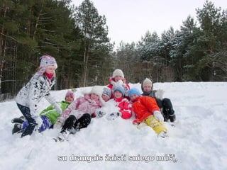 su draugais žaisti sniego mūšį, 