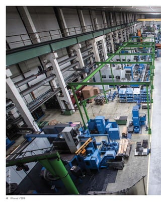 Anlagenbau und Prozessindustrie nutzen digitale
Werkzeuge bereits seit Längerem – jedoch noch nicht
konsequent in allen Bereichen. Der unternehmenswei-
te Einsatz der vorhandenen Daten würde zusätzliche
Mehrwerte schaffen. Beispielsweise in einem hilfrei-
chen Assistenzsystem für die Instandhaltung.
Der Fachmann kann alle Bauteile und Zustandsdaten
einer Anlage in Echtzeit virtuell aufrufen. Defekte
werden sofort angezeigt, inklusive Bauteilinformatio-
nen und Handlungsanleitung für Reparaturen.
 