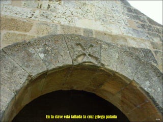 En la clave está tallada la cruz griega patada 
 