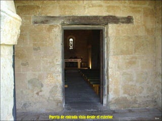 Puerta de entrada vista desde el exterior 
 