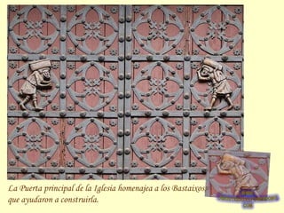 La Puerta principal de la Iglesia homenajea a los Bastaixos, que ayudaron a construirla. 