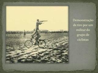 Demonstração de tiro por um militar do grupo de ciclistas