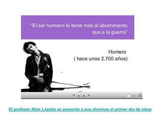 El profesor Aitor Lázpita se presenta a sus alumnos el primer día de clase
 