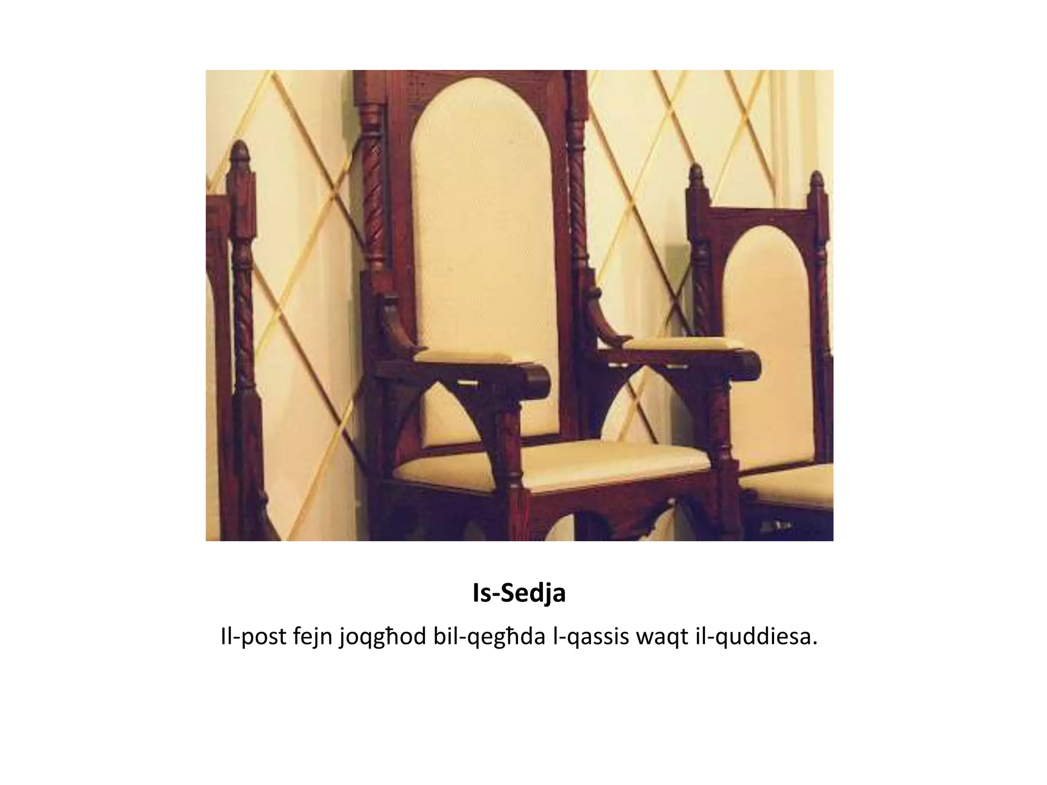 Is-Sedja
Il-post fejn joqgħod bil-qegħda l-qassis waqt il-quddiesa.
 