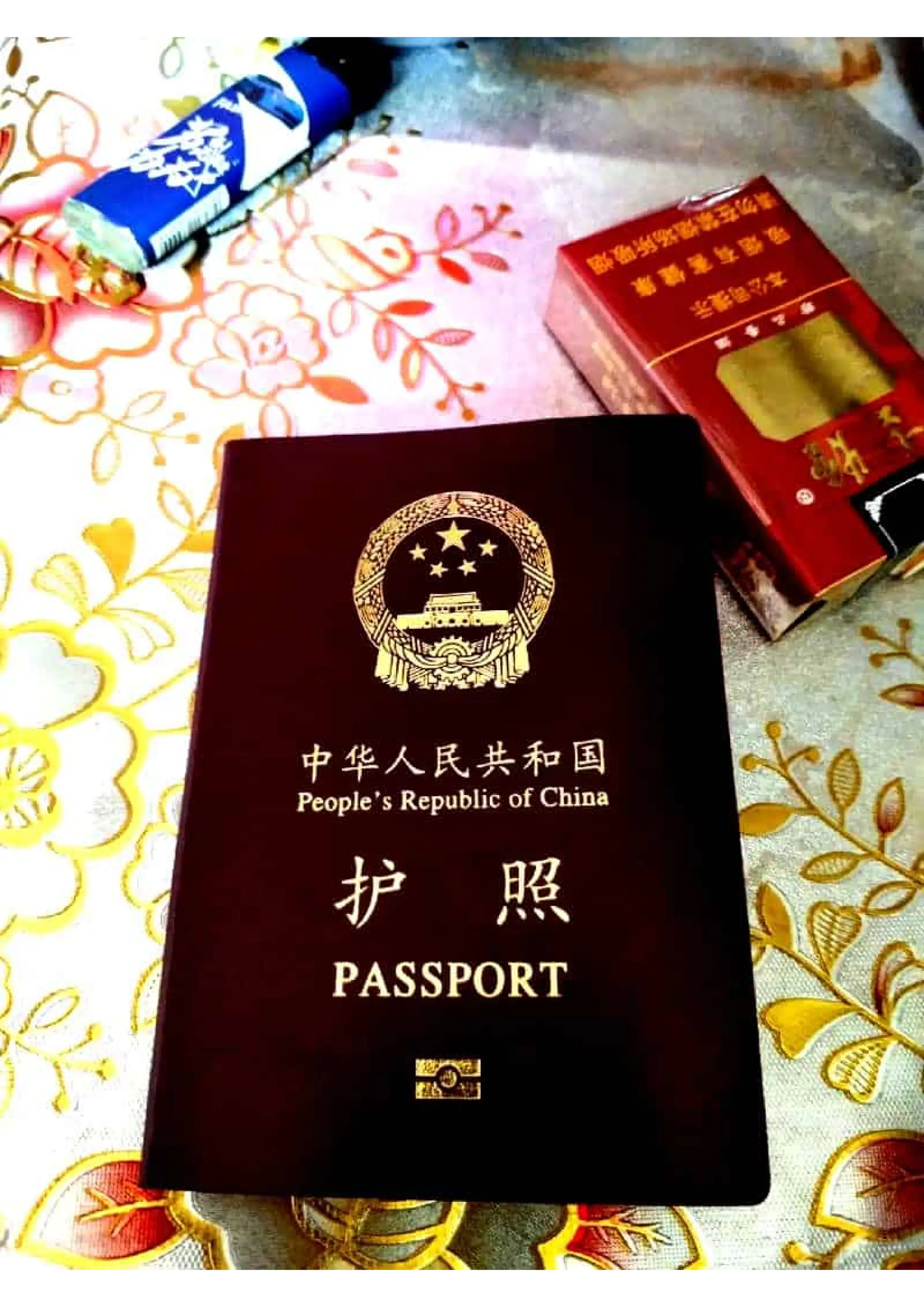 护照能不能在国外更换【微信：heikeqp】 国外大使馆可以补办护照吗5万人民币办理小国护照办理出国护照步骤高仿护照联系方式￼ 办个高仿护照￼