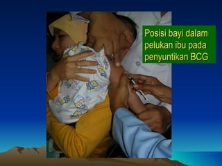 Posisi  b ayi dalam  pelukan   i bu  pada penyuntikan BCG 