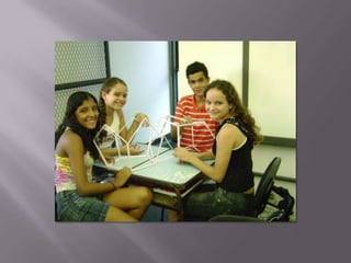 Escrever preferencialmente em caixas de textos, pois facilitam o trabalho e o aproveitamento de espaços: Barra de ferramenta padrão – Ícone mostrar funções de desenho – Texto.Digitar e organizar a reportagem.Salvar o documento.Enviar para o email da professora.