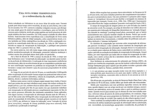 UMA NOTA SOBRE TERMINOLOGIA
(e a redescoberta da roda)
Ten.ho trabalhado em bibliotecas ou em torno delas há muitos anos. Durante
grande pal1e desse tempo estive envolvido, de uma ou outra forma, com a an.áw
lise de assuntos. Em 1957, comecei a trabalhar redigindo resumos, que abrangi-
am uma ampla gama de material cientifico e tecnológico, para um boletim de
resumos para a indústria, tarefa que exigia também um nível minucioso de inde-
xação temática dos itens resumidos. Em 1958, assumi o trabalho de editor desse
boletim. Anteriormente tivera experiência com a classificação de livros numa
biblioteca pública, além de redigir anotações, sobre características locais, a sew
rem incluídas nas fichas catalográficas (na década de 1950 a catalogação coo-
perativa ou centralizada ainda não era a norma). Por volta de 1961 estava en-
volvido no campo da 'recuperação da informação', e publiquei meu primeiro
artigo em 1963 e o primeiro livro em 1968.
Em outras palavras, tem sido muito longa minha participação nas áreas de
análise temática/recuperação da informação, presenciei inúmeras mudanças e
conheci muitos dos principais atores deste palco em pmticular.
Até o final da década de 1940 e começo da década de 1950, o campo que
hoje lembramos como 'recuperação da informação' era domínio quase exclusi-
vo da profissão de bibliotecário. A realização de duas impOltantes conferências
internacionais, além do reconhecimertto de que os computadores poderiam apor-
tar uma contribuição impol1ante ao problema da recuperação da informação,
tornaram o campo mais atraente e para ele acorreram pesquisadores de muitas
outras áreas.
Ao longo de um período de mais de 50 anos, as contribuições à bibliografia
sobre recuperação da informação tiveram origem em praticamente todos os cam-
pos acadêmicos, inclusive matemática, ciência da computação, psicologia, es-
tatística, direito e medicina (informática médica).
Embora rostos novos e novos enfoques sejam sempre bem-vindos, é lamen-
tável que muitos dos que hoje trabalham neste campo não tenham nenhuma for-
mação prévia e, por isso, nenhum alicerce sólido sobre o qual construir. O mai-
or problema é causado pelo fato de que muitos dos que atualmente trabalham
com recuperação da informação parecem completamente ignorantes do fato de
que outros processos diferentes dos totalmente automáticos foram aplicados,
com algum sucesso, à recuperação da informação durante mais de 100 anos, e
que de fato existe uma bibliografia sobre recuperação da informação além da-
quela da comunidade de informática. Exemplo gritante encontra-se em Agosti
et aI. (1995), que definem as <etapas da indexação' como "extração de termos
[term extraction], remoção de termos proibidos [stop-term removall fusão
[conjla!ion] e ponderação [lVeighting]".
rvIuitas idéias surgidas hoje possuem claros antecedentes na literatura de 30
ou 40 anos atrás, mas esses trabalhos pioneiros são completamente desconheci-
dos para os pesquisadores atuais. Um caso pel1inente é a pesquisa sobre mapas
visuais ou 'navegadores' [browsers] para facilitar a navegação em sistemas de
hipennídia (por exemplo, Fowler et aI., 1996; Zizi, 1996) que é basicamente
uma redescoberta dos 'mapas semânticos' [seman!ic roadmaps] de Doyle (1961).
O campo da recuperação de imagens parece ser o pior de todos em matéria
de reinventar a roda. Por exemplo, um attigo de Schreiber et aI. (2001) descreve
um esquema para indexação de fotografias (denominam-no 'anotação fotográ-
fica baseada na ontologia' [ontology-based photo annotation], que se baseia
essencialmente num conjunto bastante simples de facetas. Parece que acredi-
tam que a análise de facetas surgiu com eles ou, pelo menos, com outros que traw
balham na mesma área. Ironicamente, o trabalho deles foi publicado num peri-
ódico dedicado a 'sistemas inteligentes'.
Os cientistas da computação que escrevem sobre recuperação da informa-
ção parecem reconhecer e citar somente outros cientistas da computação que
escrevem sobre recuperação da informação. Exemplo óbvio é o reconhecimen-
to e a citação quase unânimes de Salton como a autoridade em medidas de revo-
cação e precisão na avaliação de atividades de recuperação da infonnação. Gerard
SaltOl1, por mais importante que tenha sido no campo da recuperação da infor-
mação, com a maior celteza não foi o introdutor dessas medidas, que, de fato,
remontam à década de 1950.
Esse fenômeno de redescobrimento foi salientado por Holmes (2001), ele
próprio um cientista da computação, que nos faz lembrar a advertência feita por
George Santayana para quem aqueles que não podem recordar o passado estão
condenados a repeti-lo. Holmes, partindo disso, acrescenta:
[...] o que pensamos que sejam inovações muitas vezes são meras repetições [...]
nossa profissão pode desenvolver-se de modo mais rápido e melhor por meio de
inovações cumulativas, construindo sobre os alicerces de seu passado ao invés de
ignorá-lo (p. 144).
Ele afirma que, em palticular, as obras de Vannevar Bush e Hans Peter Luhn,
que datam de 40 ou 60 anos, contêm idéias que desde então são reinventadas.
"Minha pior experiência com esse problema especffico ocorreu há vários
anos, quando deparei com um artigo escrito por um cientista europeu, essenci-
almente um matemático, acerca de assunto sobre o qual eu publicara anterior-
mente. Quando escrevi para mostrar que ele deixara de citar meu trabalho ante-
rior, e diversos outros de autoria de outros pesquisadores, ele contestou, folga-
damente, para dizer que nUllca pesquisava na literatura, a não ser que estivesse
escrevendo um 81tigo de revisão! Que espécie de não-ciência egoísta é essa?
Outro resultado da multiplicidade de profissões que agora contribuem para
a literatura de análise temática/recuperação da informação está na substituição,
sem necessidade, da terminologia, apropriada e reconhecida, da profissão bi-
 