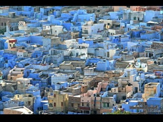 Centro de Jodhpur, la ciudad azul. En un principio el color azul  distinguía las casas de  los brahmanes, la casta sacerdotal,  pero el uso del color  azul  se extendió al resto de la población.  www. laboutiquedelpowerpoint. com 