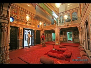 Interior de la  haveli Podar, actualmente un museo. Las havelis de Shekhawati son famosas por su frescos, en un principio de temática mítico-religiosa y  después mezclada con motivos contemporáneos como: trenes, automóviles o teléfonos… www. laboutiquedelpowerpoint. com 