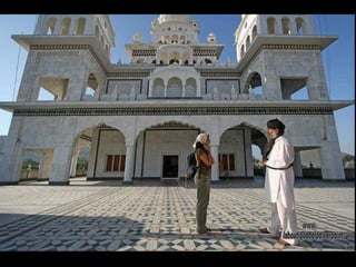 Gurdwara (templo sikh) de Pushkar. Los sikhs creen en un solo Dios y en las enseñanzas de los diez gurús recopiladas en su libro sagrado,  el Guru  Granth Sahib. www. laboutiquedelpowerpoint. com 